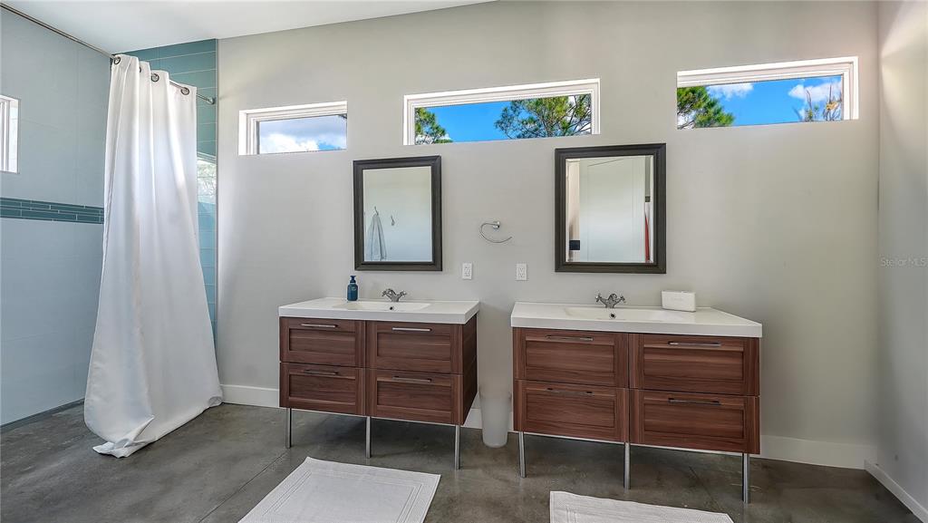 Sarasota, Florida, 34240, United States, 4 Bedrooms Bedrooms, ,4 BathroomsBathrooms,Residential,For Sale,1987822