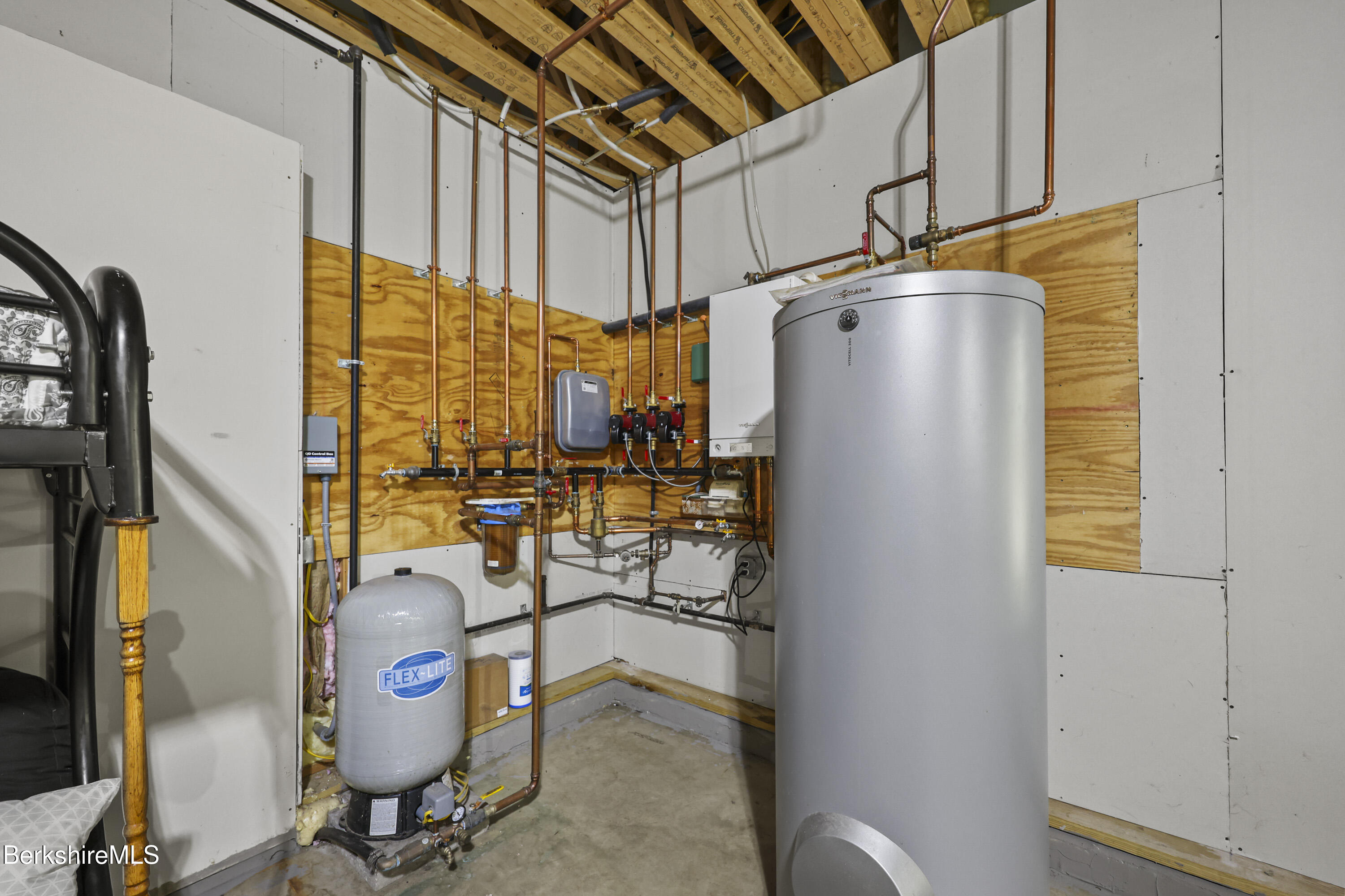 Otis, Massachusetts, 01253, United States, 3 Bedrooms Bedrooms, ,2 BathroomsBathrooms,Residential,For Sale,1980266