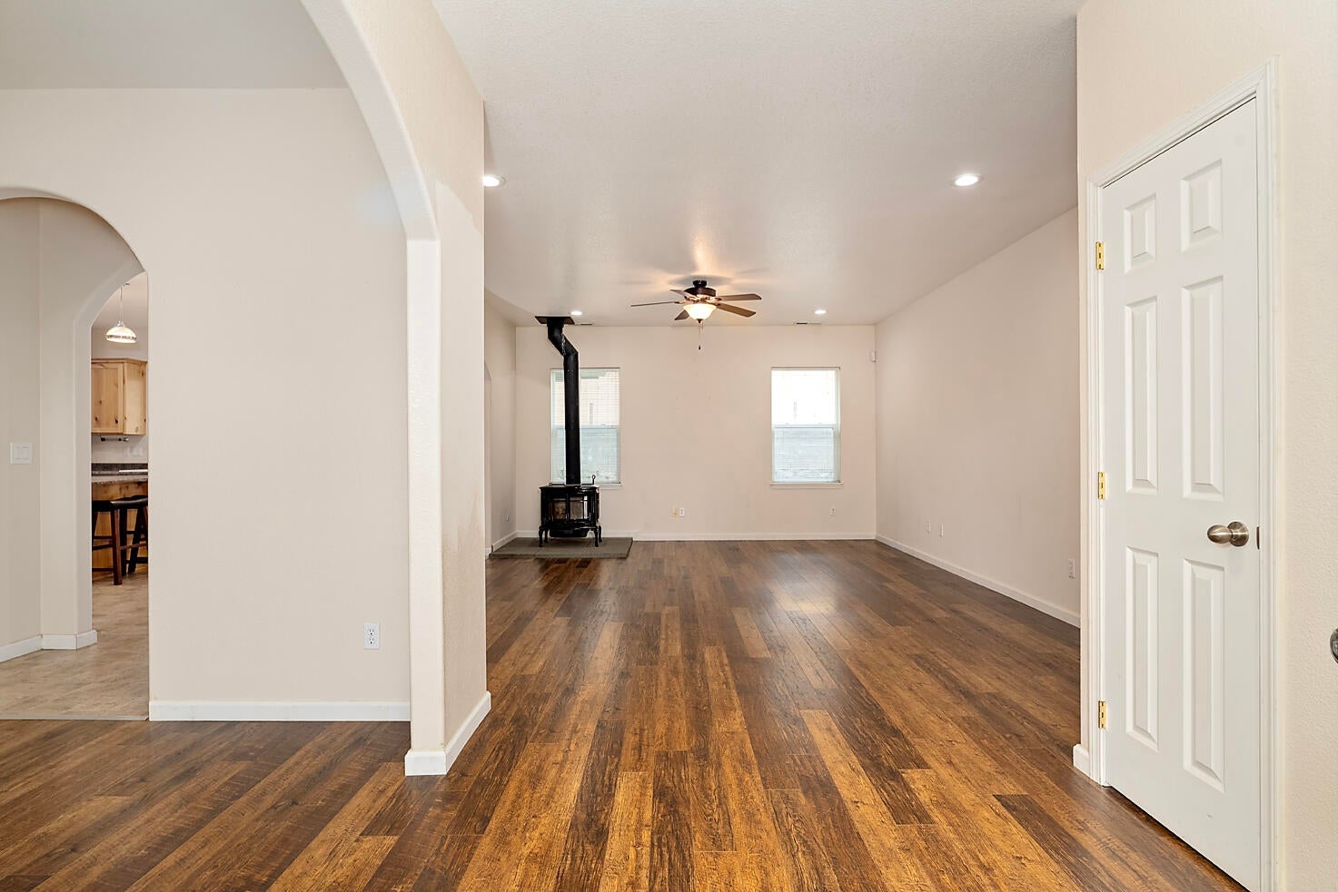 Grants Pass, Oregon, 97526, United States, 3 Bedrooms Bedrooms, ,3 BathroomsBathrooms,Residential,For Sale,1994829