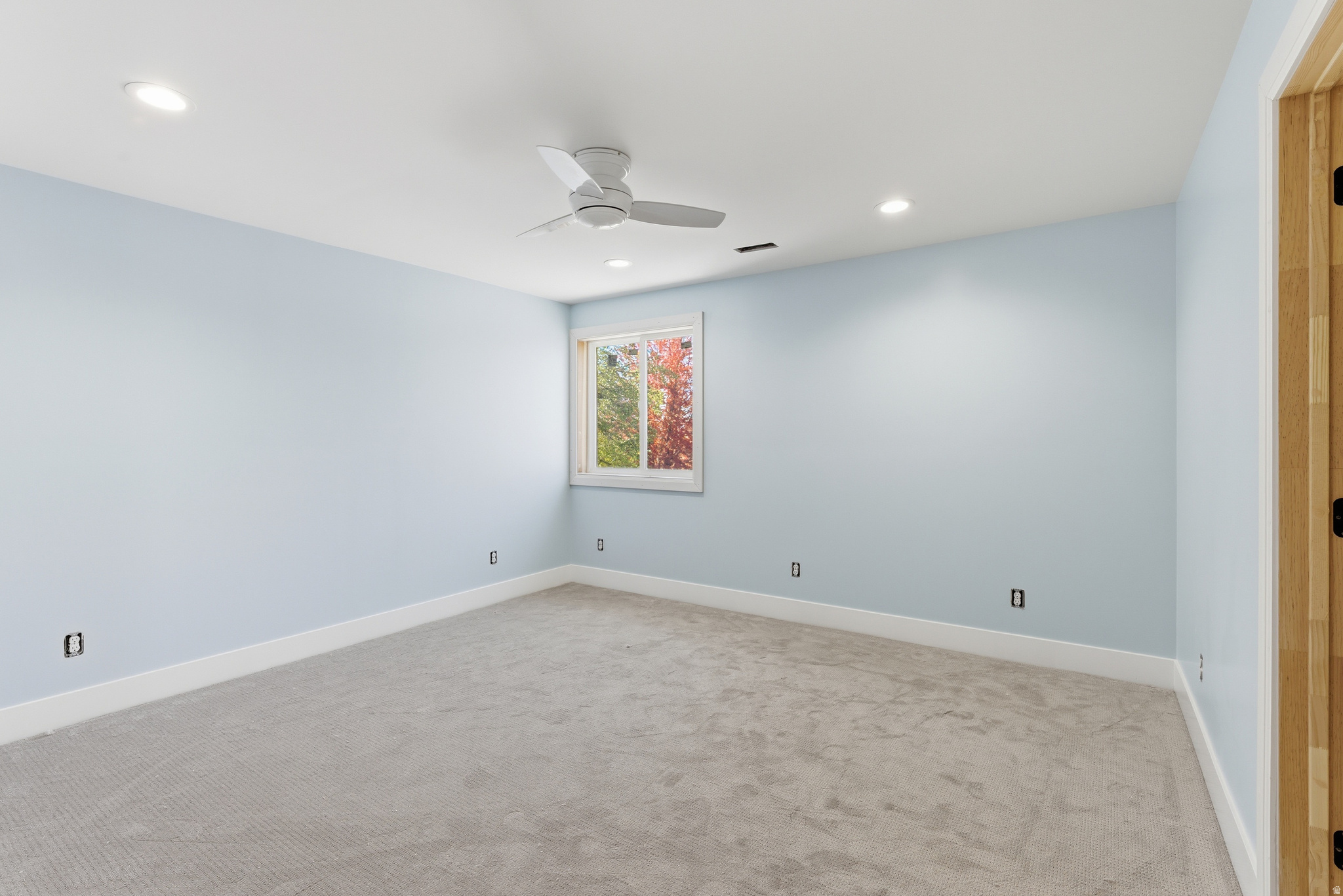 Sandy, Utah, 84092, United States, 5 Bedrooms Bedrooms, ,4 BathroomsBathrooms,Residential,For Sale,1994417