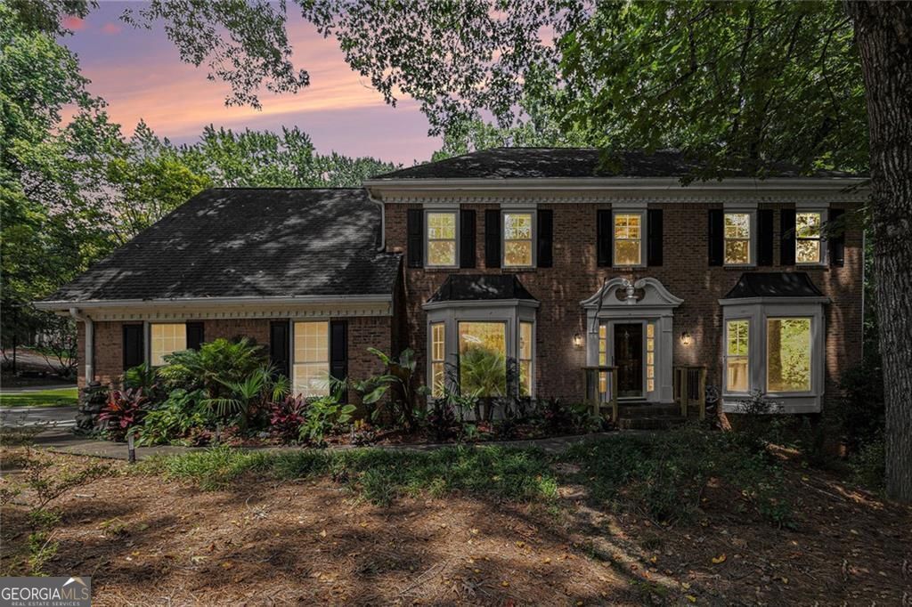 Roswell, Georgia, 30075, United States, 6 Bedrooms Bedrooms, ,4 BathroomsBathrooms,Residential,For Sale,1910371