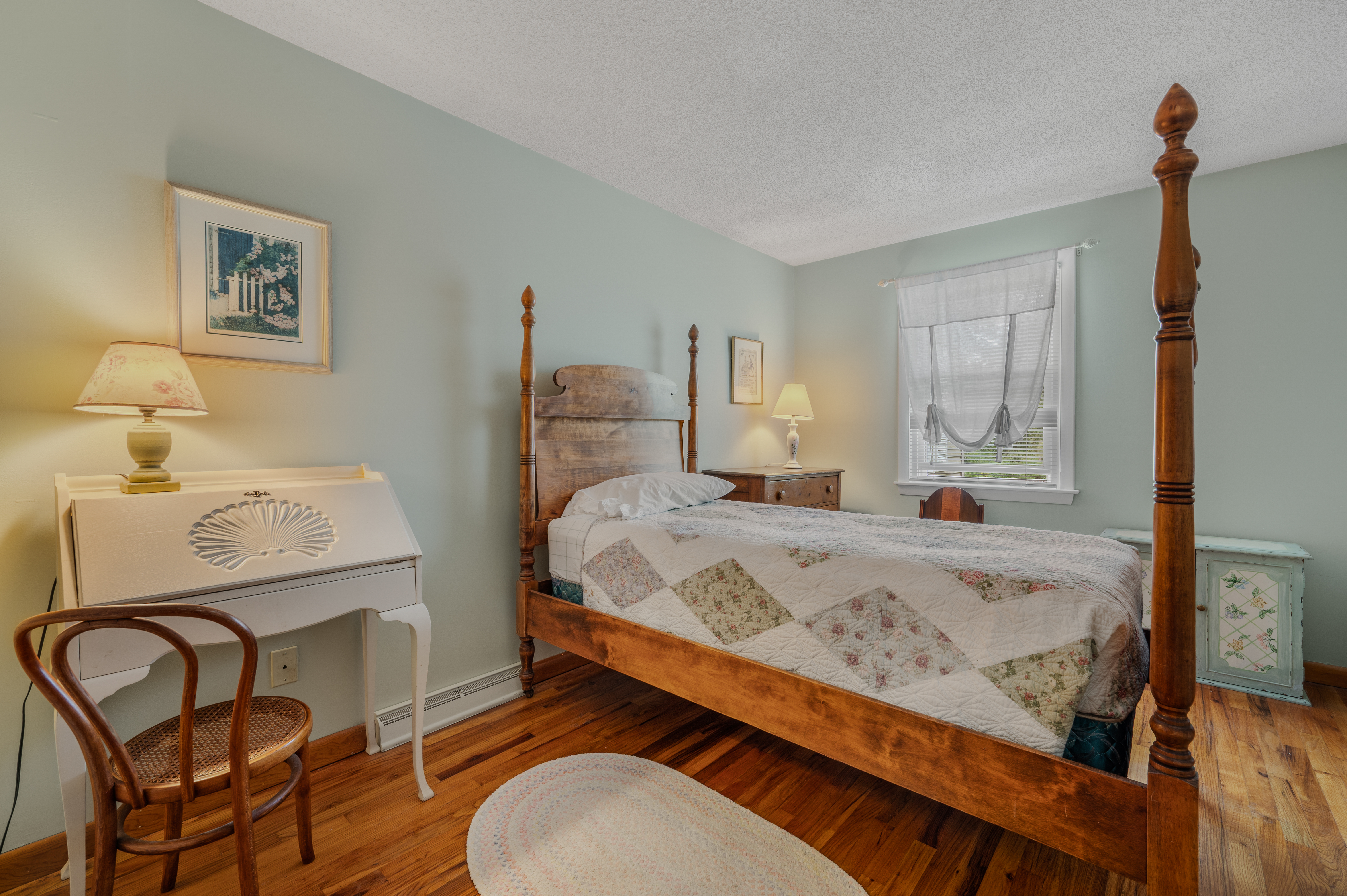  Discover easy coastal living in this sun-drenched Niantic townhouse. - 物件實景