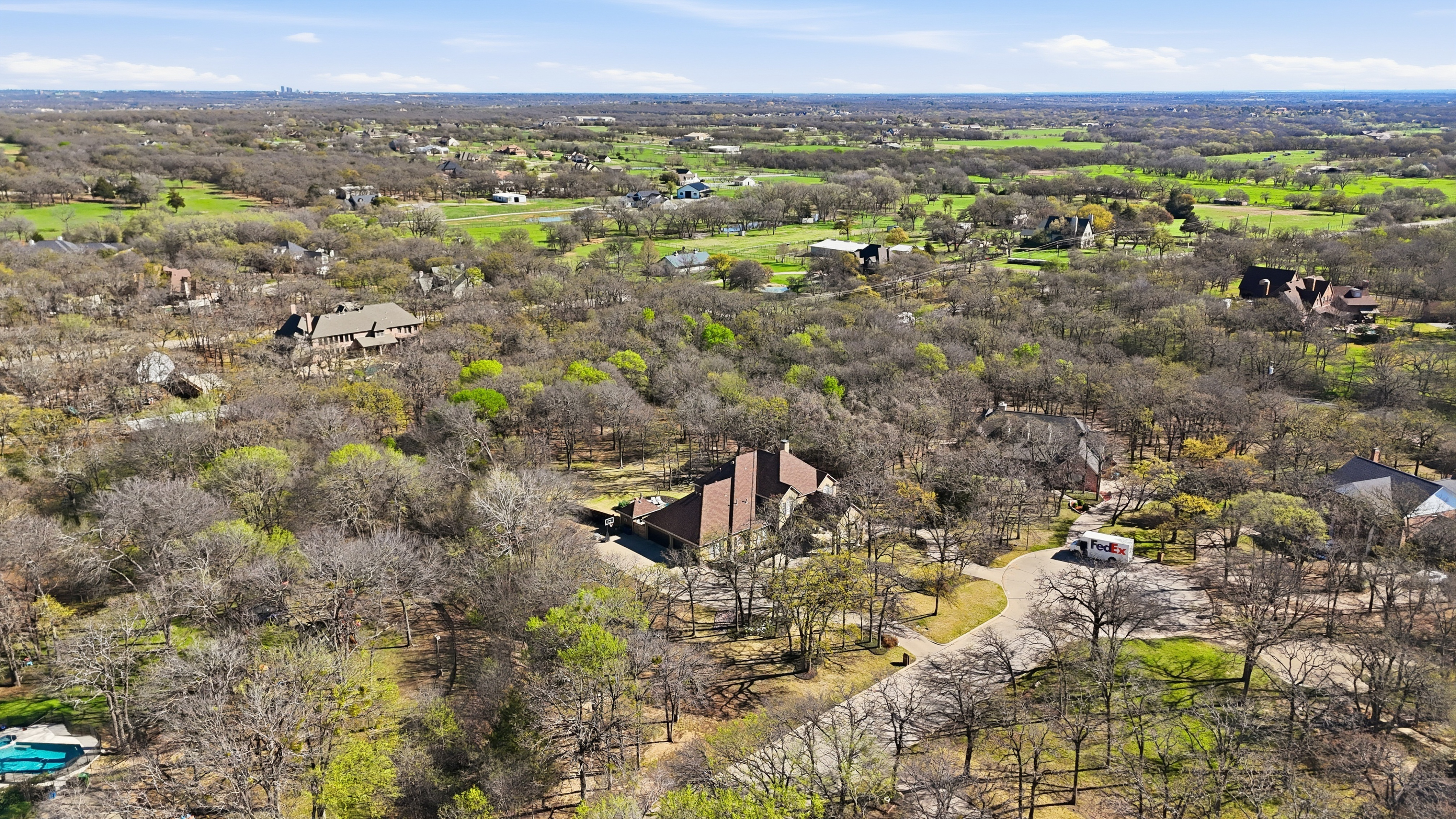  Resort-Style Estate Living on 1.9 Wooded Acres in Prestigious Shadow Wood Estate - 物件實景