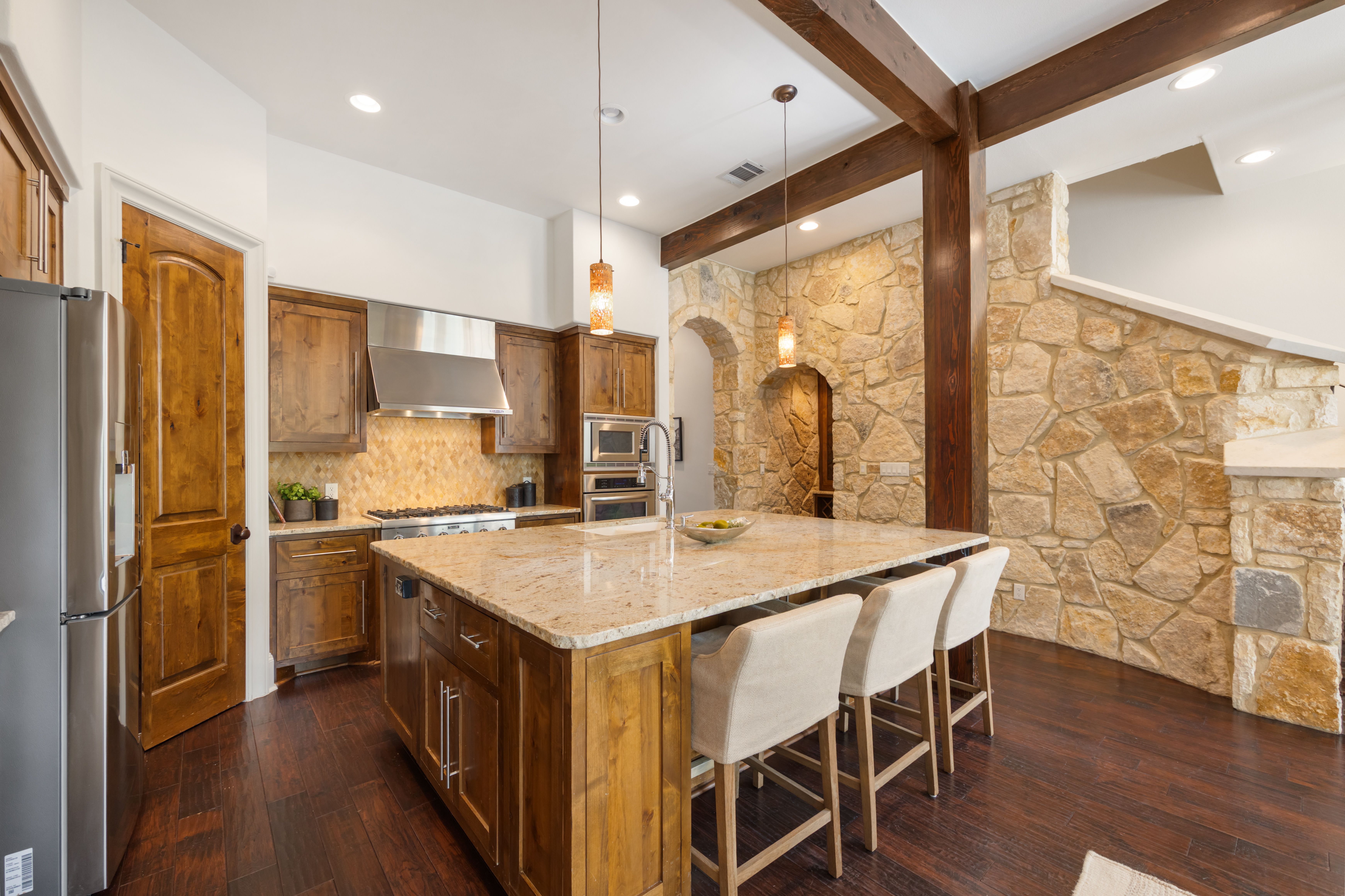  Refined Barton Hills Living  Private Garage  Exceptional 78704 Location - 物件實景