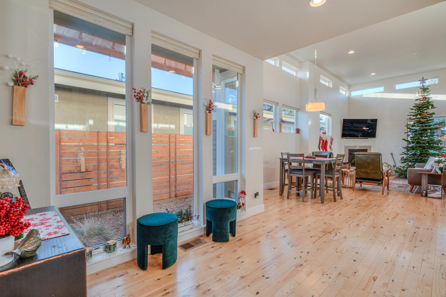 Bend, Oregon, 97703, United States, 3 Bedrooms Bedrooms, ,2 BathroomsBathrooms,Residential,For Sale,2005766