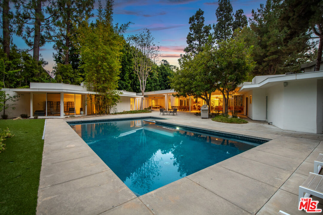 Beverly Hills, California, 90210, United States, 7 Bedrooms Bedrooms, ,2 BathroomsBathrooms,Residential,For Sale,1896171
