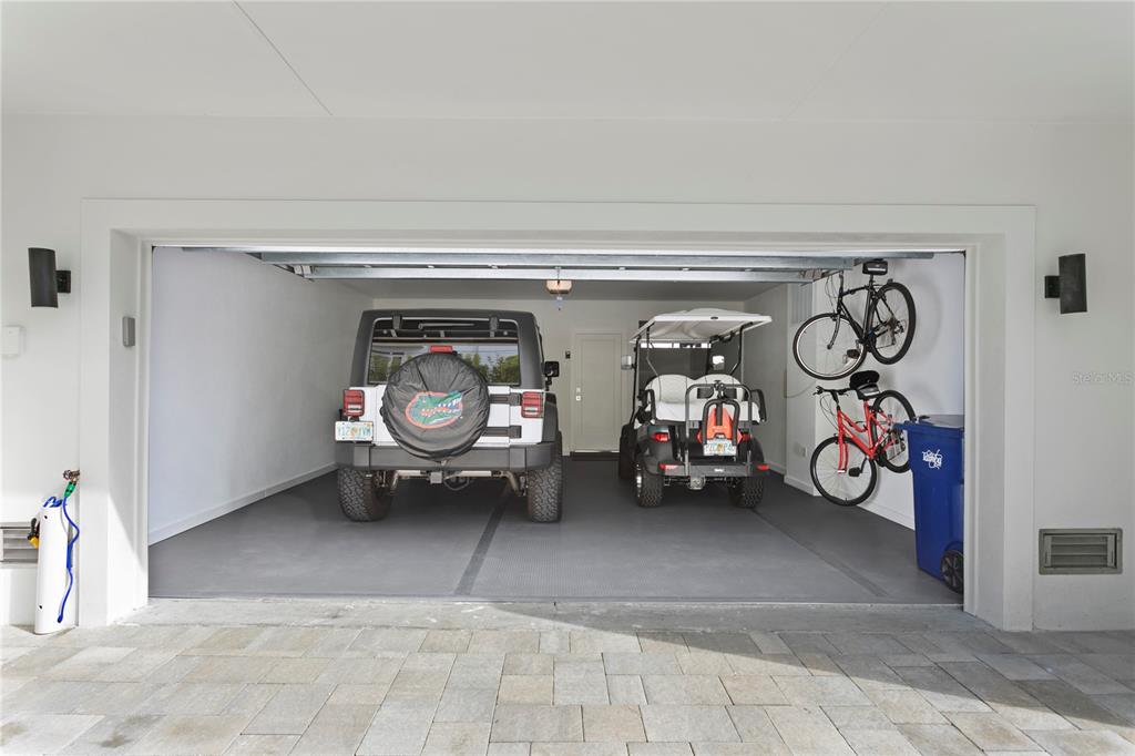 Tampa, Florida, 33606, United States, 4 Bedrooms Bedrooms, ,3 BathroomsBathrooms,Residential,For Sale,1998120