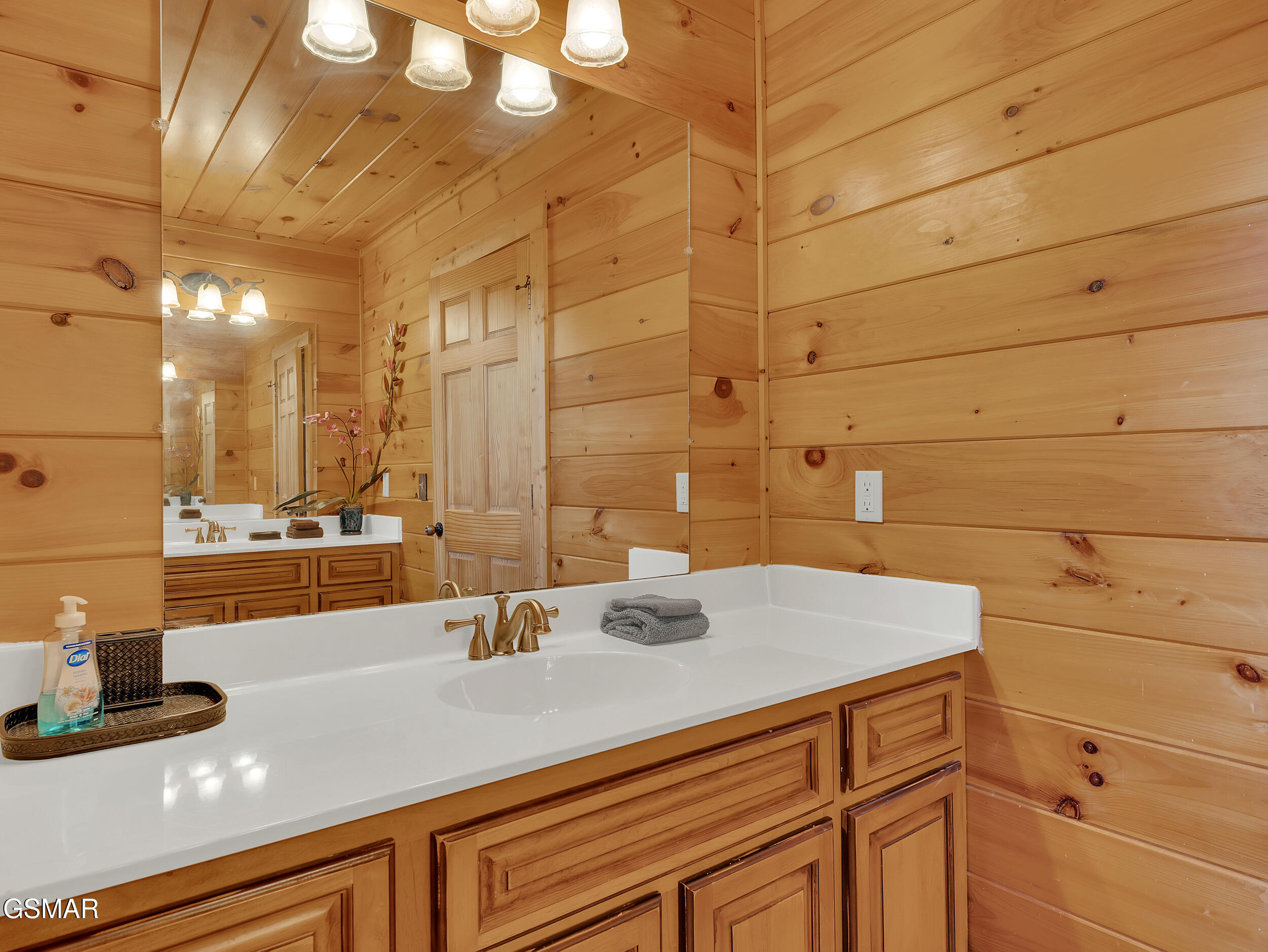 Sevierville, Tennessee, 37862, United States, 3 Bedrooms Bedrooms, ,3 BathroomsBathrooms,Residential,For Sale,1978945