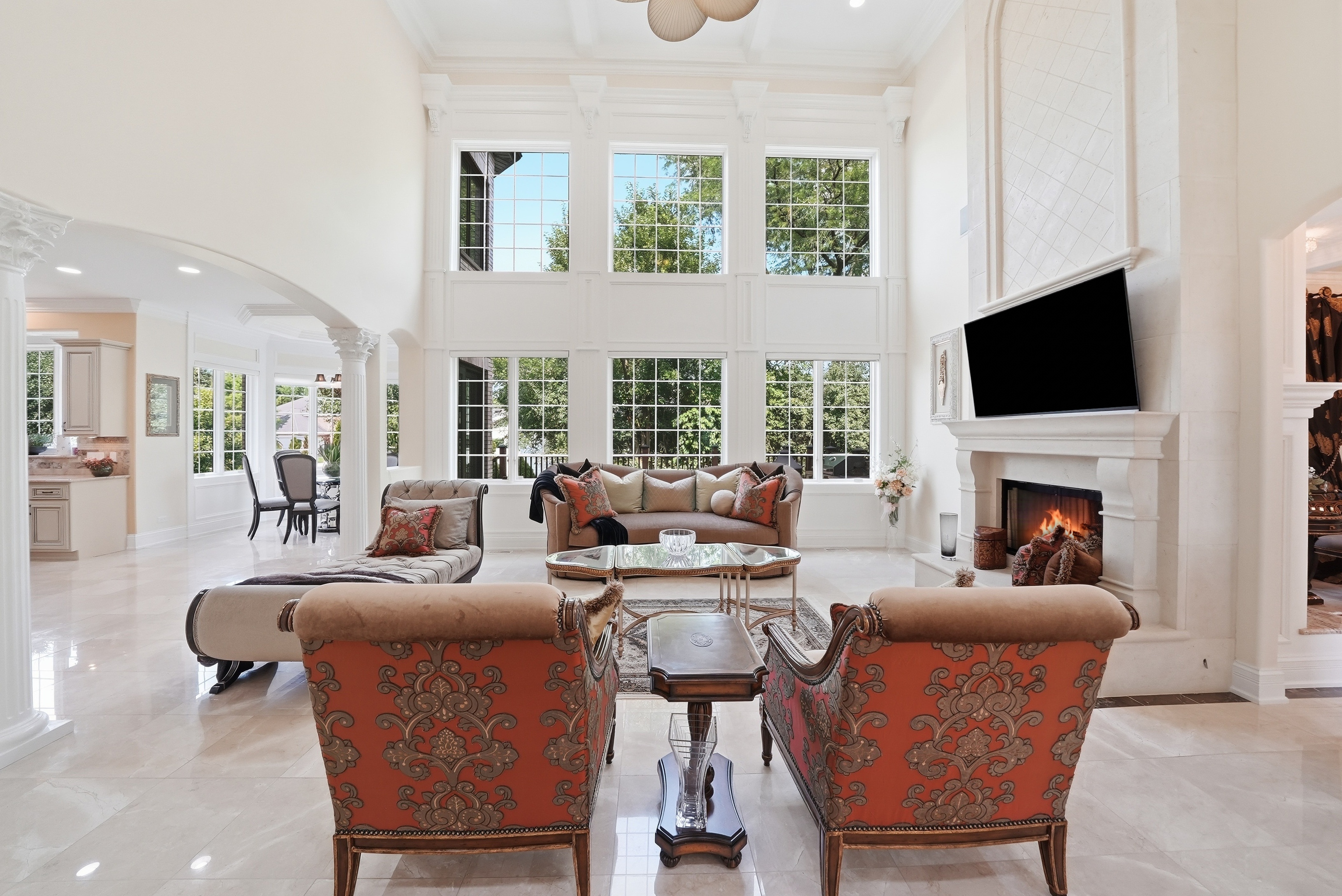  Perfectly Positioned in the Prestigious Golfview Hills Community of Hinsdale - 物件實景