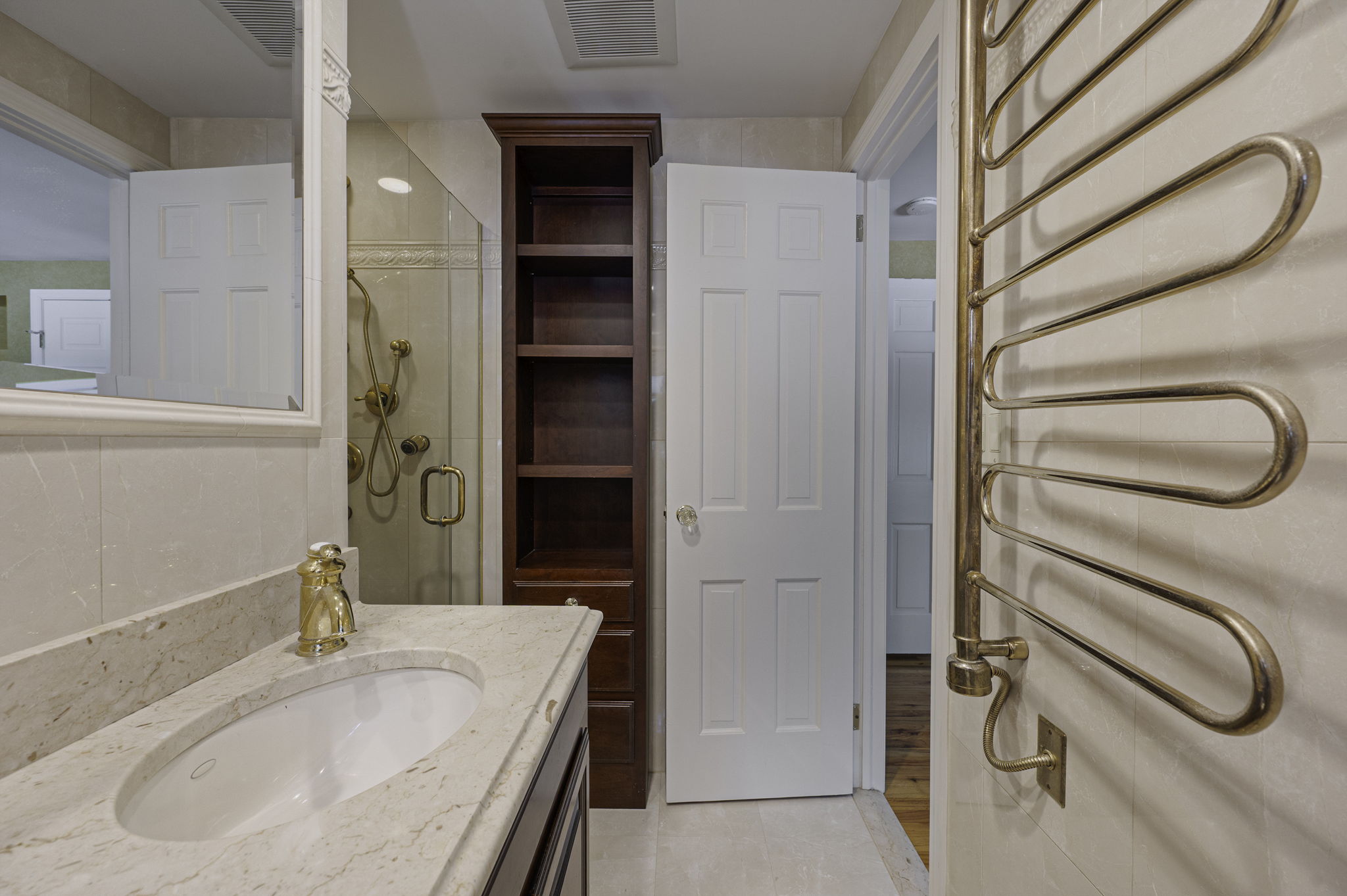 Mount Sinai, New York, 11766, United States, 4 Bedrooms Bedrooms, ,3 BathroomsBathrooms,Residential,For Sale,1924395