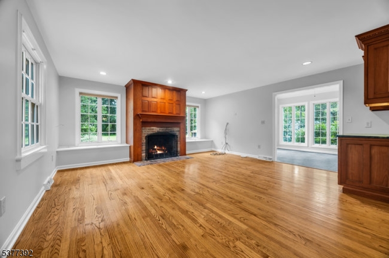 Chatham Twp., New Jersey, 07928, United States, 4 Bedrooms Bedrooms, ,3 BathroomsBathrooms,Residential,For Sale,1926166
