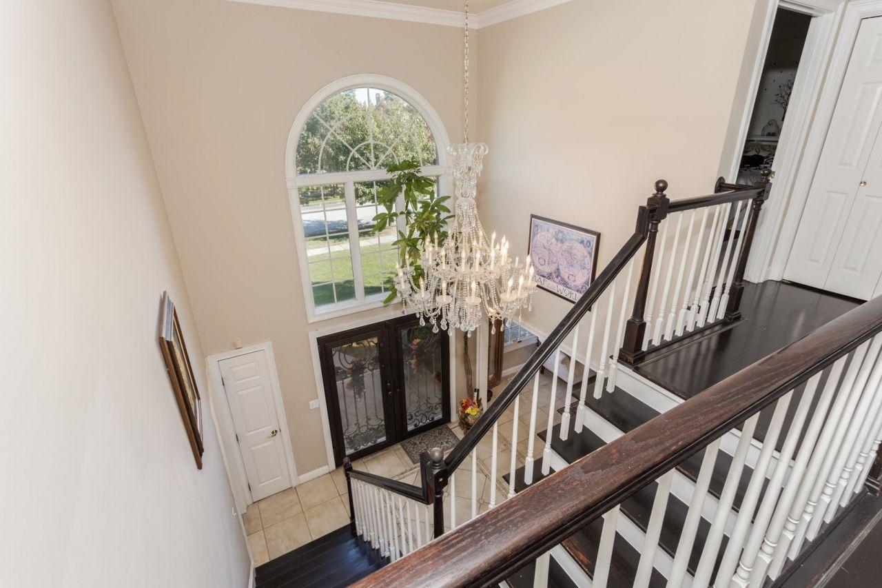 Bloomington, Illinois, 61704, United States, 6 Bedrooms Bedrooms, ,5 BathroomsBathrooms,Residential,For Sale,1793888