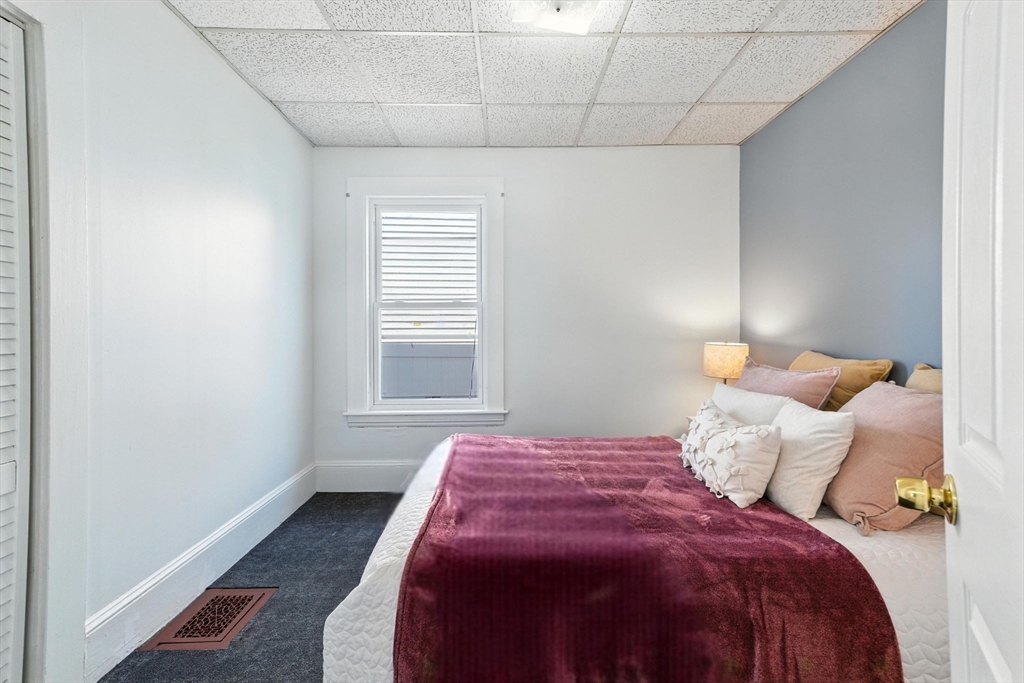 Lynn, Massachusetts, 01902, United States, 5 Bedrooms Bedrooms, ,3 BathroomsBathrooms,Residential,For Sale,1937359