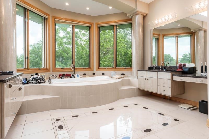 Machesney Park, Illinois, 61115, United States, 4 Bedrooms Bedrooms, ,5 BathroomsBathrooms,Residential,For Sale,2049063