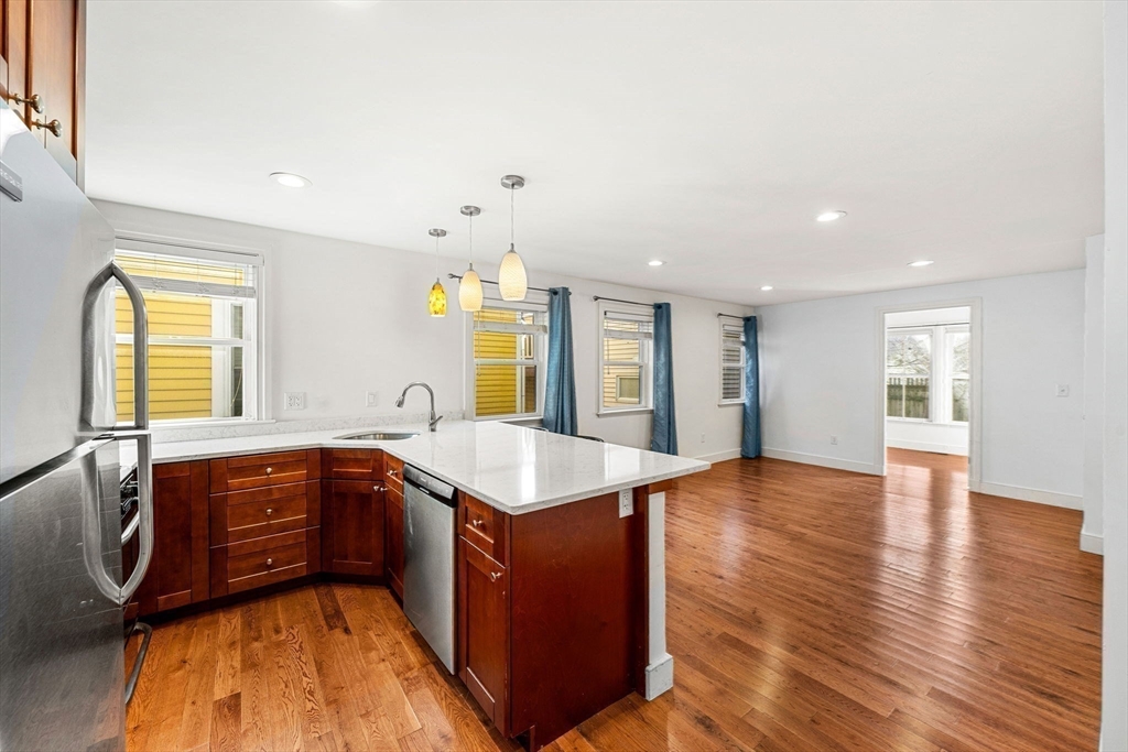 Cambridge, Massachusetts, 02141, United States, 4 Bedrooms Bedrooms, ,3 BathroomsBathrooms,Residential,For Sale,2001905