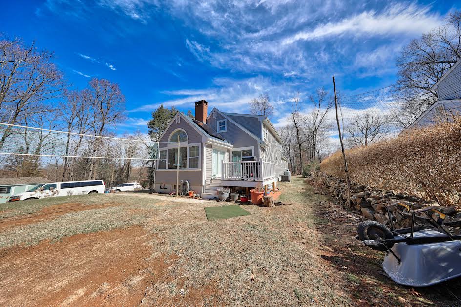 Farmington, Connecticut, 06032, United States, 4 Bedrooms Bedrooms, ,3 BathroomsBathrooms,Residential,For Sale,1974620