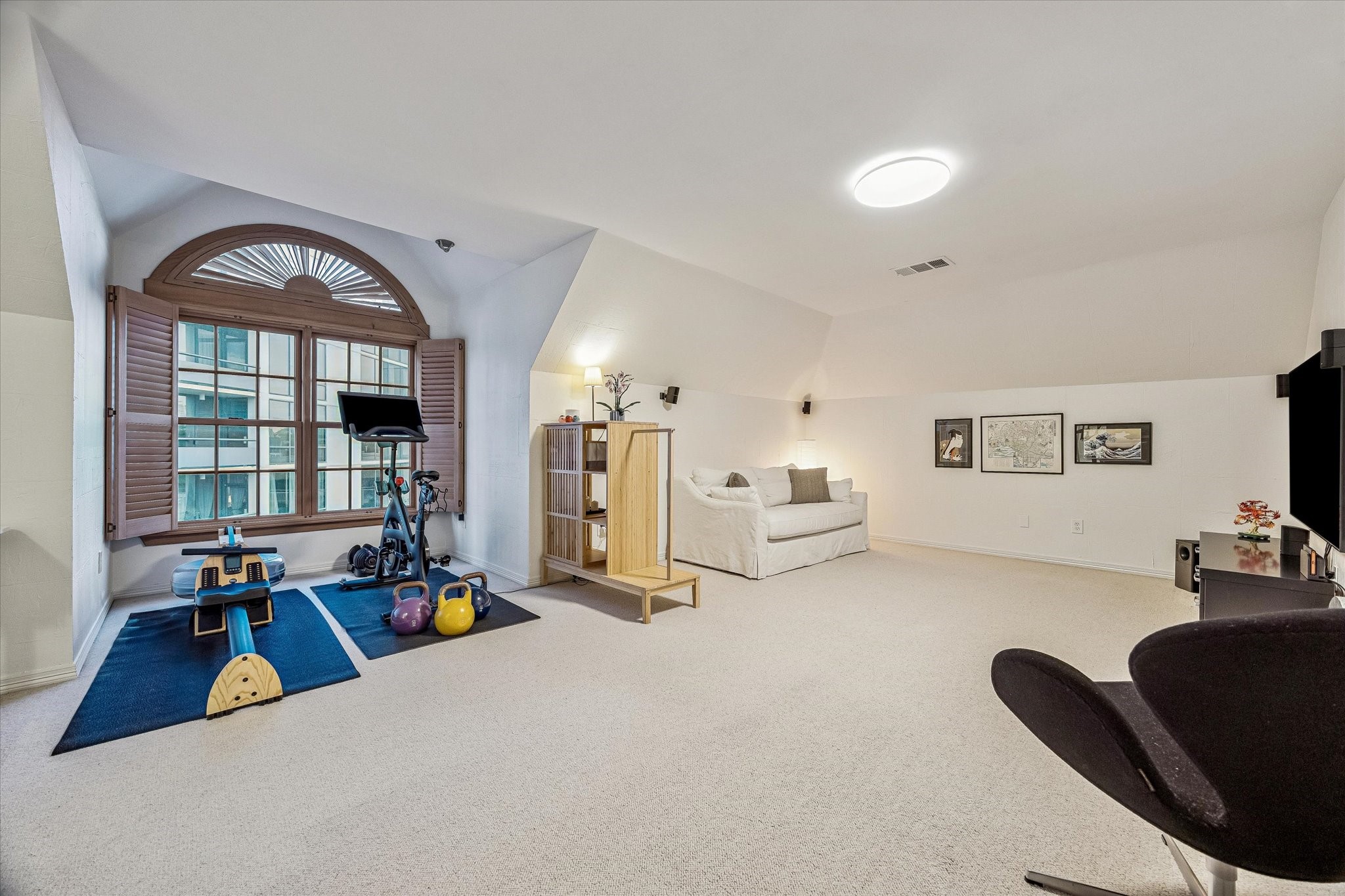 5732 Longmont Lane - 物件實景