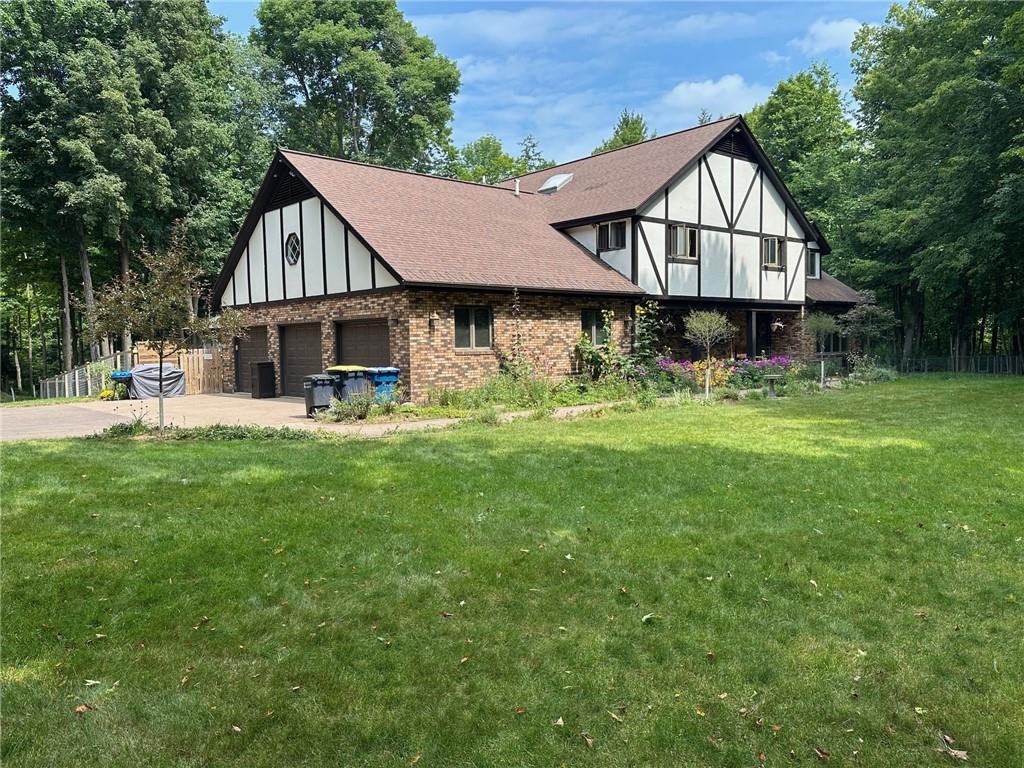 Ashland, Wisconsin, 54806, United States, 6 Bedrooms Bedrooms, ,4 BathroomsBathrooms,Residential,For Sale,1919856