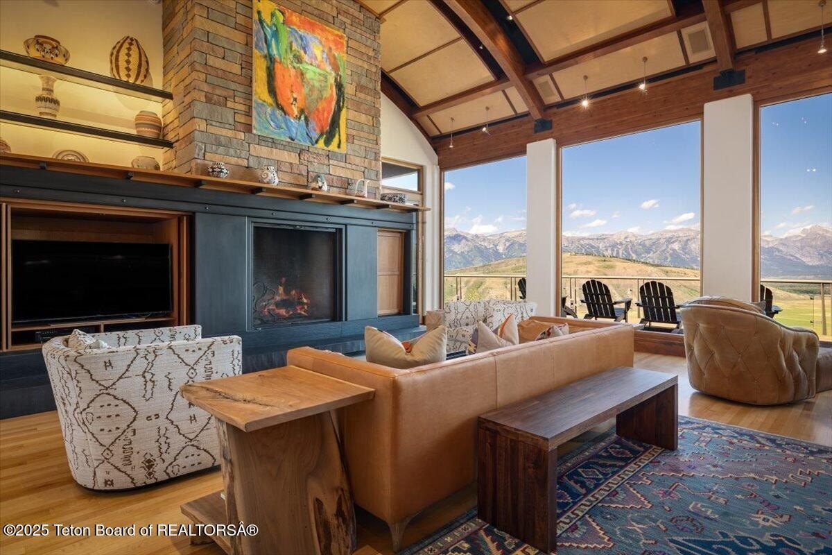 Jackson, Wyoming, 83001, United States, 4 Bedrooms Bedrooms, ,5 BathroomsBathrooms,Residential,For Sale,1851066