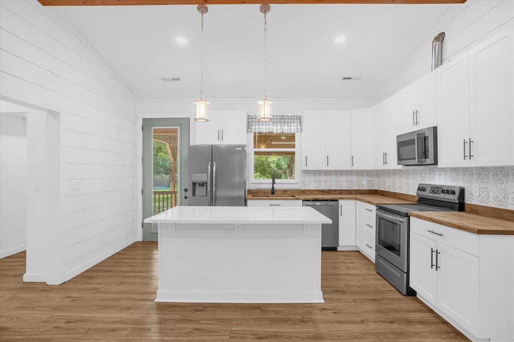 Lakeland, Florida, 33809, United States, 3 Bedrooms Bedrooms, ,2 BathroomsBathrooms,Residential,For Sale,1925749
