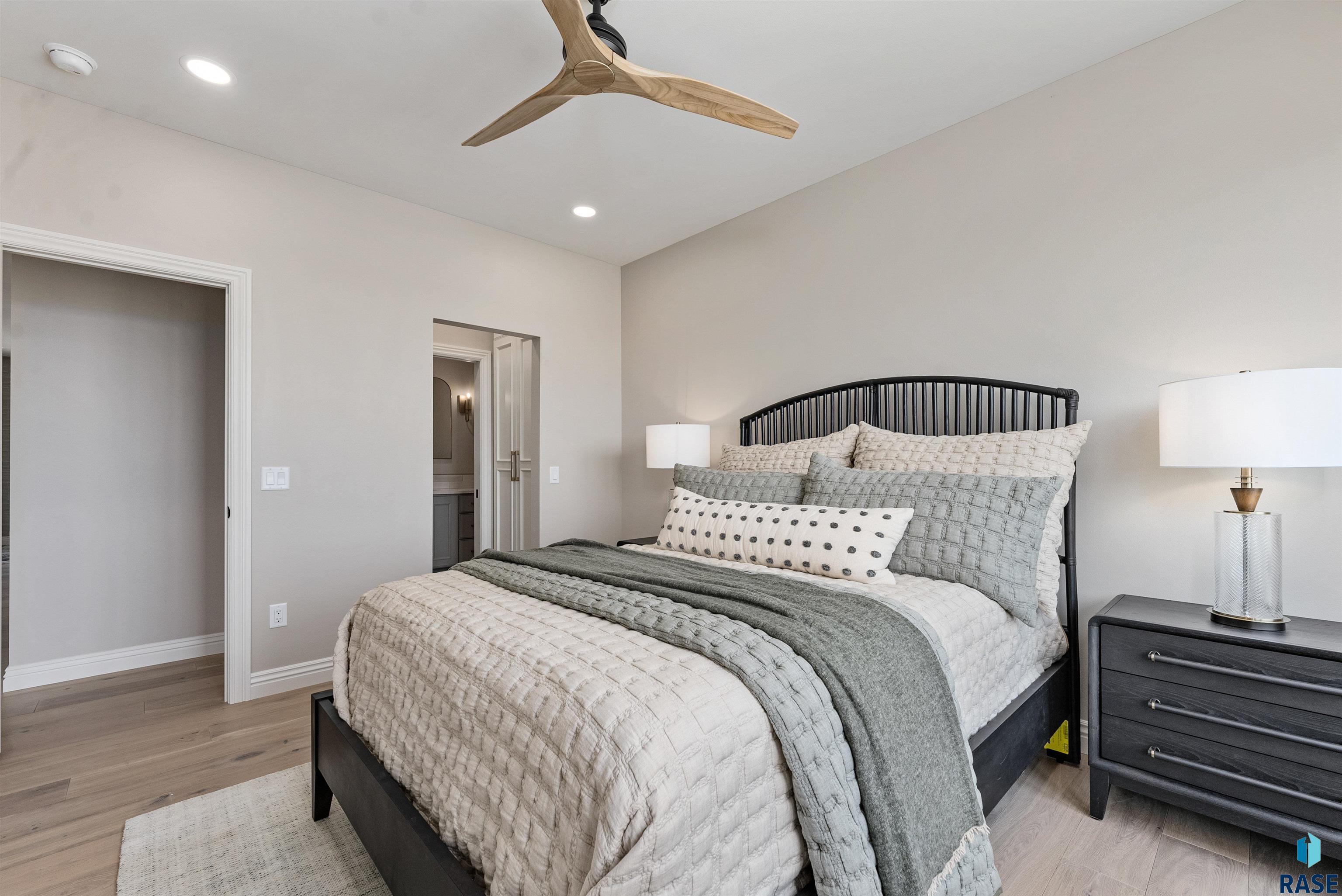 Sioux Falls, South Dakota, 57106, United States, ,Residential,For Sale,1986219