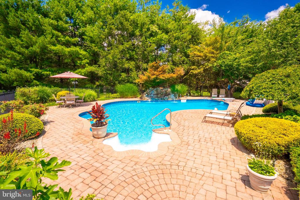 Monroe Township, New Jersey, 08831, United States, 5 Bedrooms Bedrooms, ,4 BathroomsBathrooms,Residential,For Sale,1895133