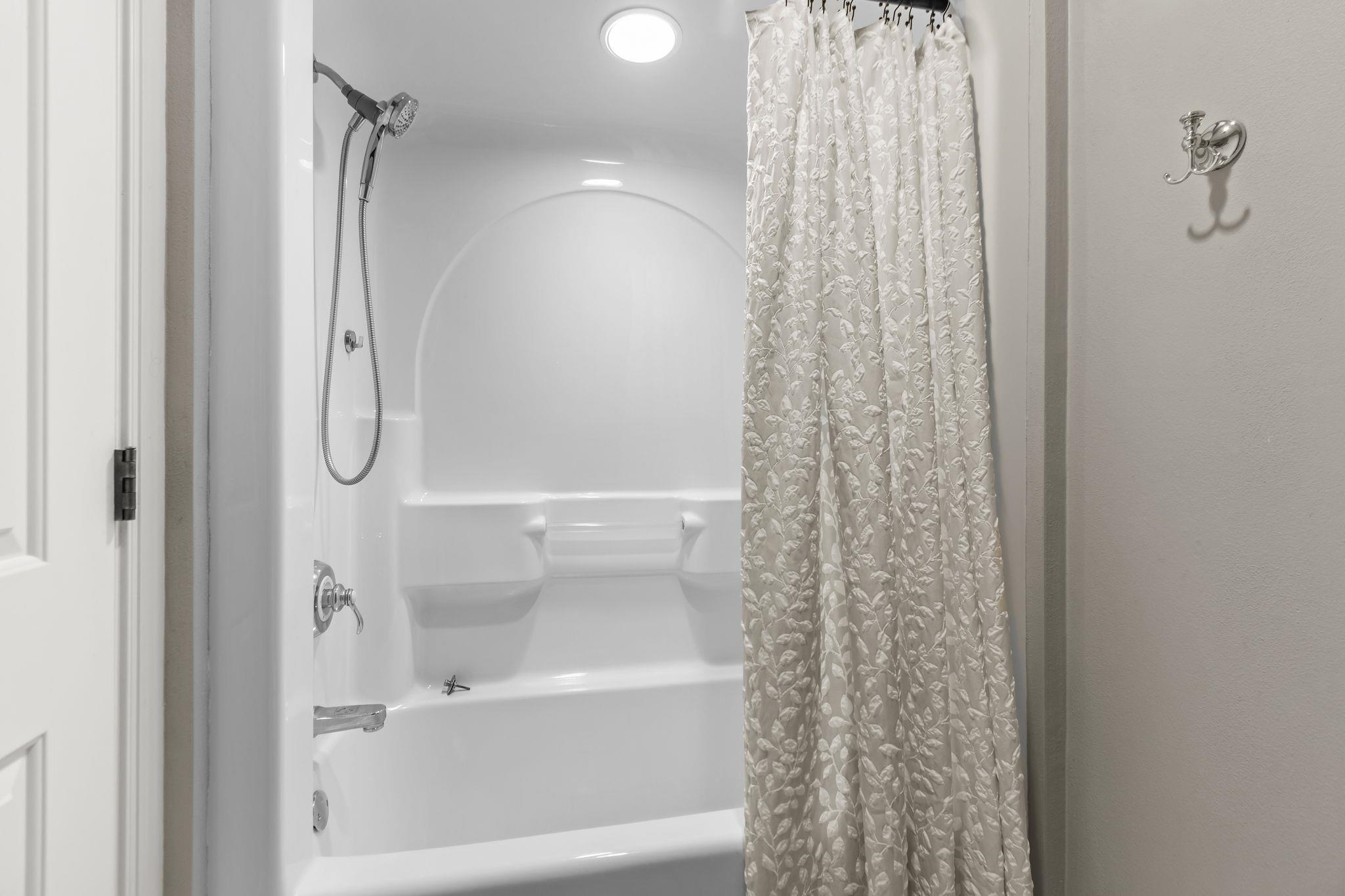 NEENAH, Wisconsin, 54956, United States, 4 Bedrooms Bedrooms, ,4 BathroomsBathrooms,Residential,For Sale,1955274