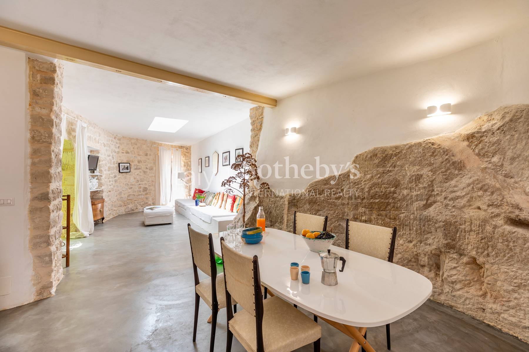 Detached property with a terrace, just a stone’s throw from the historic - 物件實景