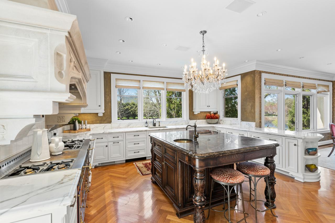 Minneapolis, Minnesota, 55405, United States, 4 Bedrooms Bedrooms, ,4 BathroomsBathrooms,Residential,For Sale,1821266