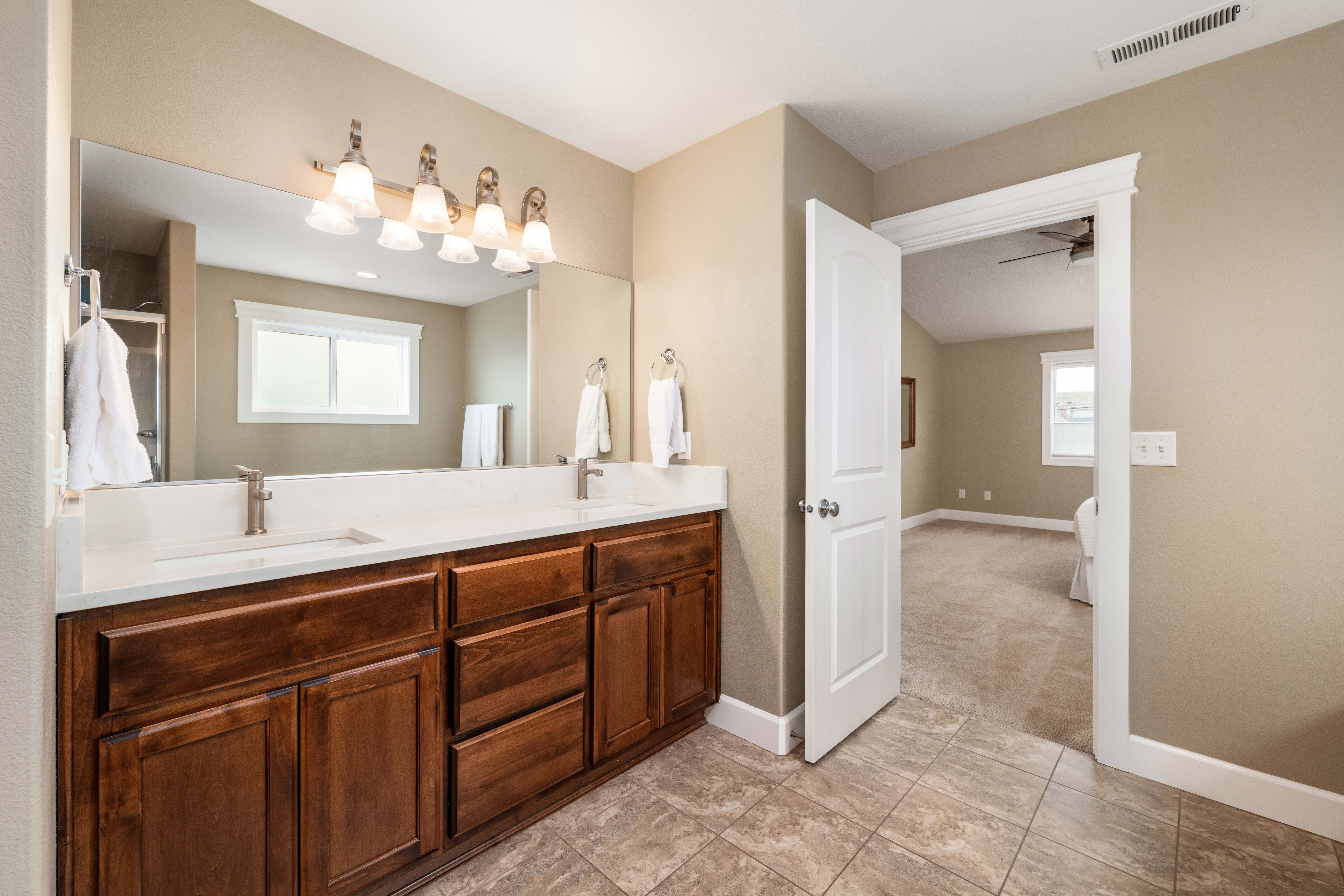  Immaculate 2-Story in ?The Park? - 物件實景