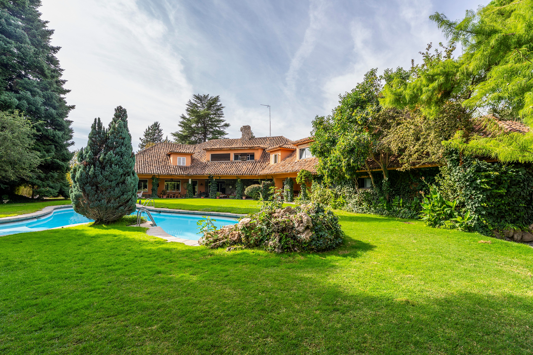  1,695 m² residence on a 4,873 m² plot in Puerta de Hierro - 物件實景