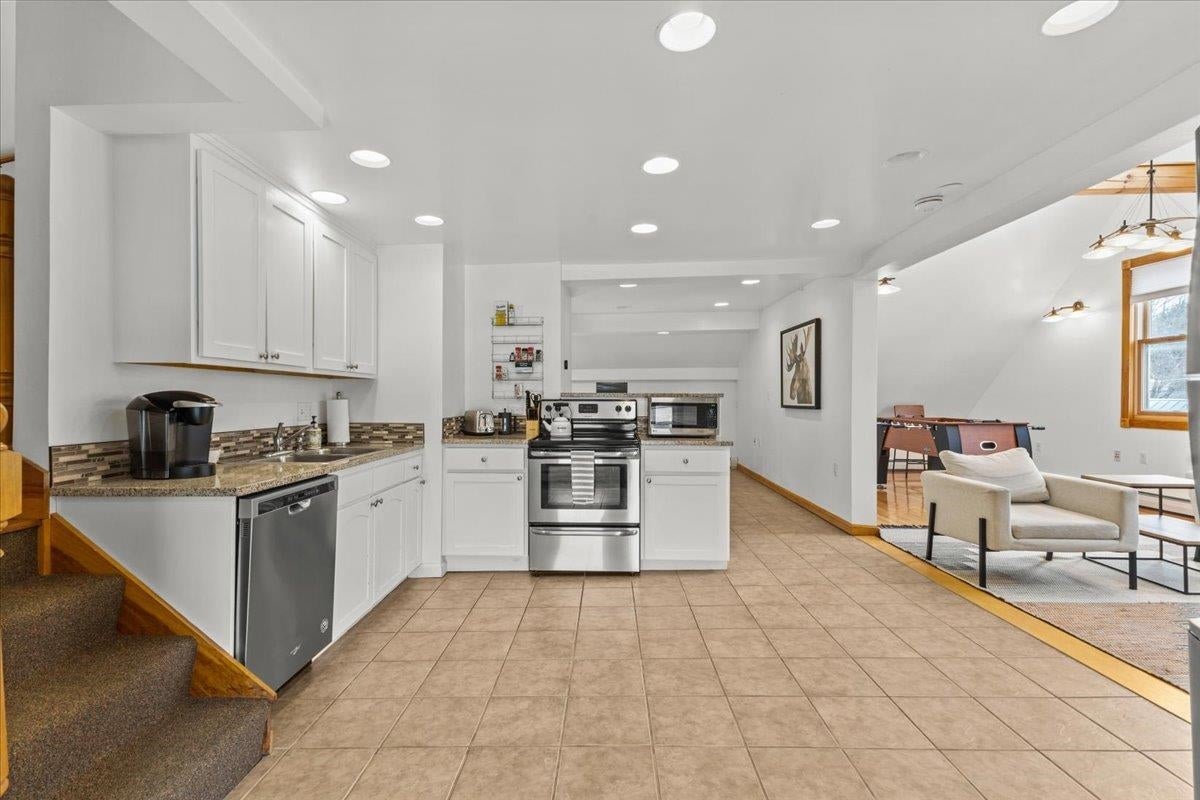 Stowe, Vermont, 05672, United States, 2 Bedrooms Bedrooms, ,1 BathroomBathrooms,Residential,For Sale,1746592