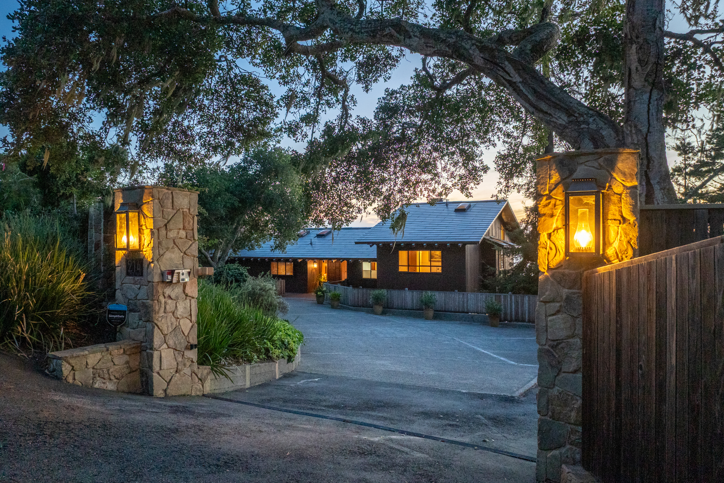  214 Crest Road - 物件實景