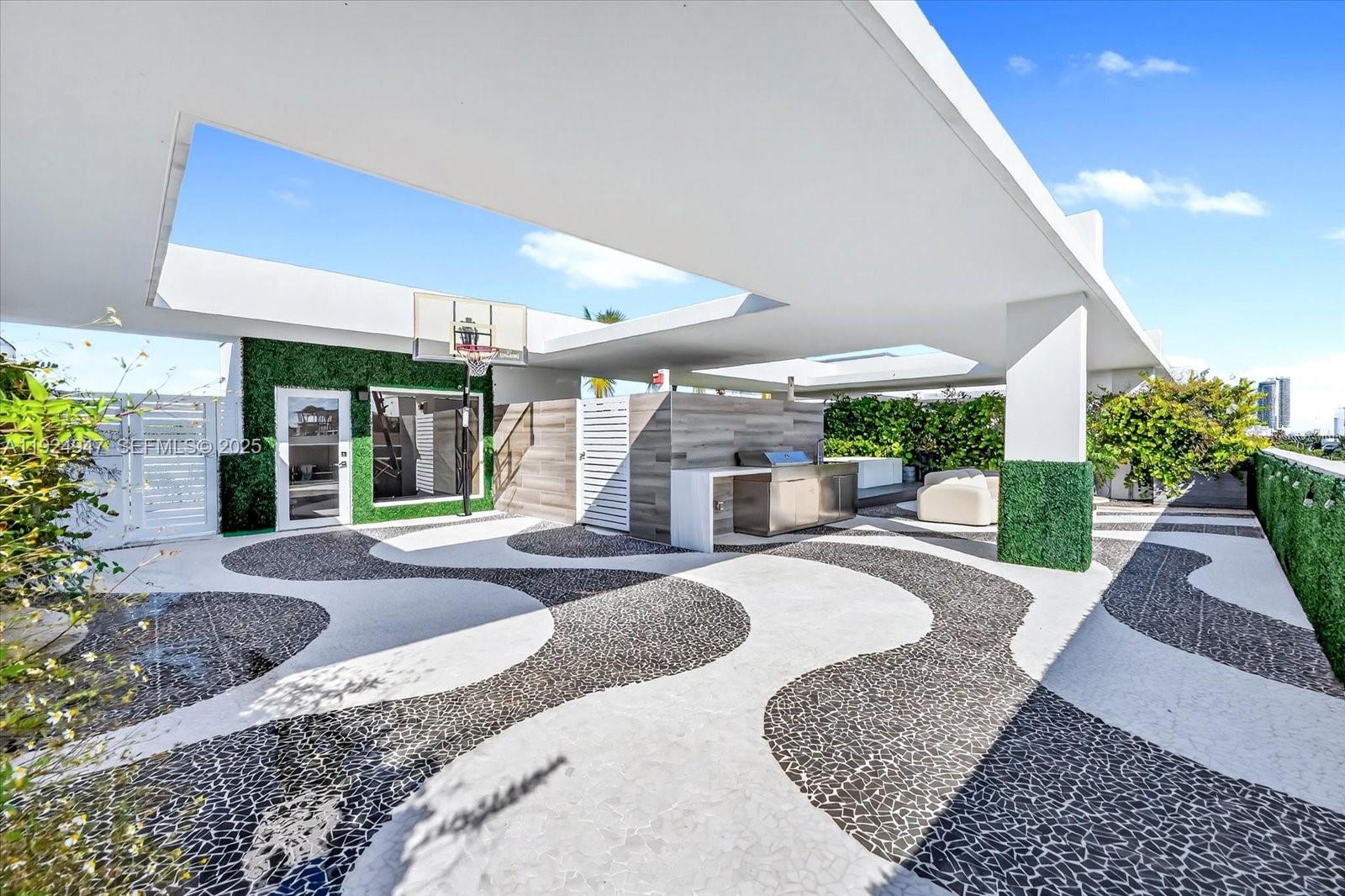 Miami Beach, Florida, 33139, United States, 3 Bedrooms Bedrooms, ,4 BathroomsBathrooms,Residential,For Sale,2003105