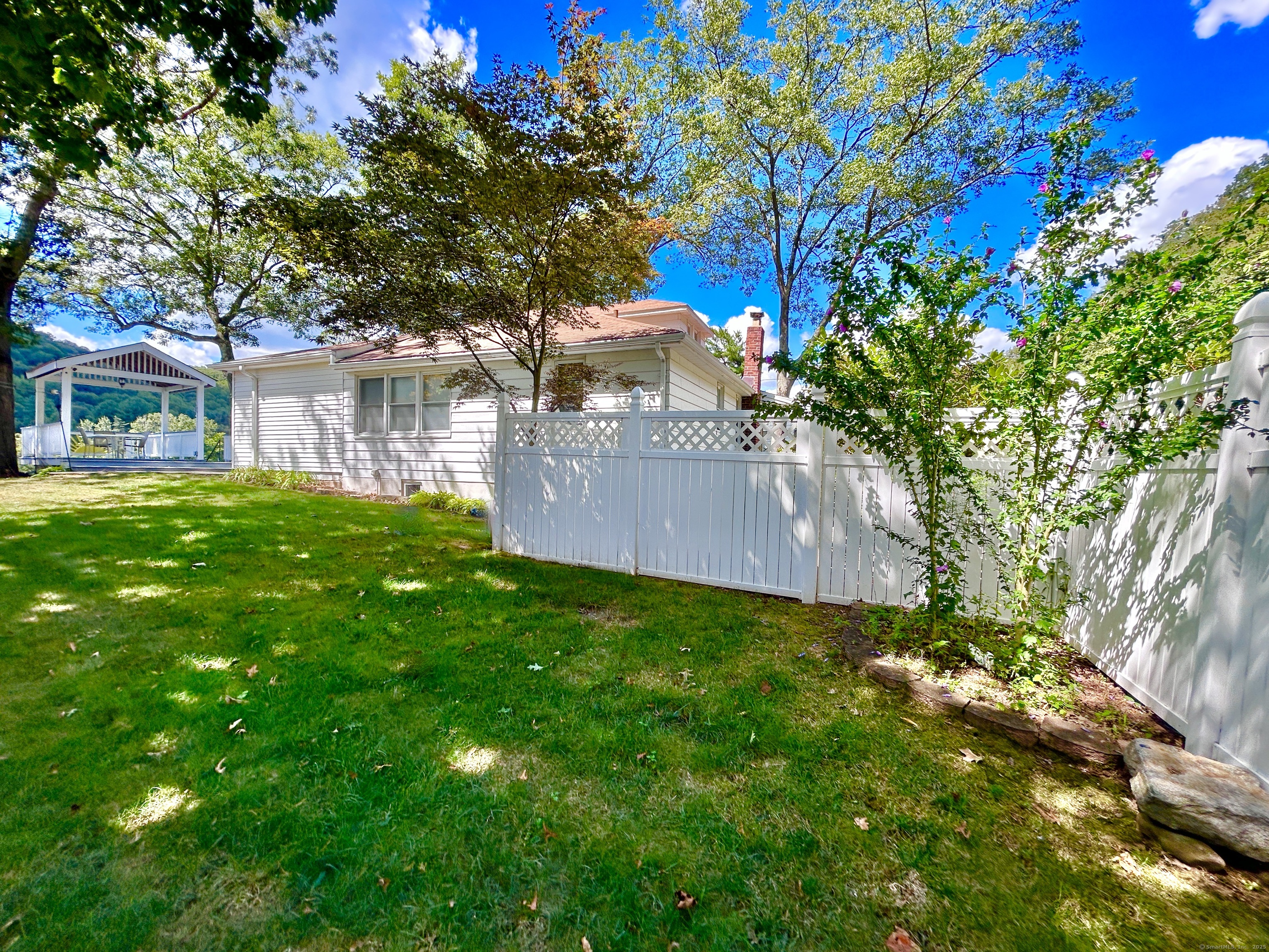 Seymour, Connecticut, 06483, United States, 3 Bedrooms Bedrooms, ,2 BathroomsBathrooms,Residential,For Sale,1933052