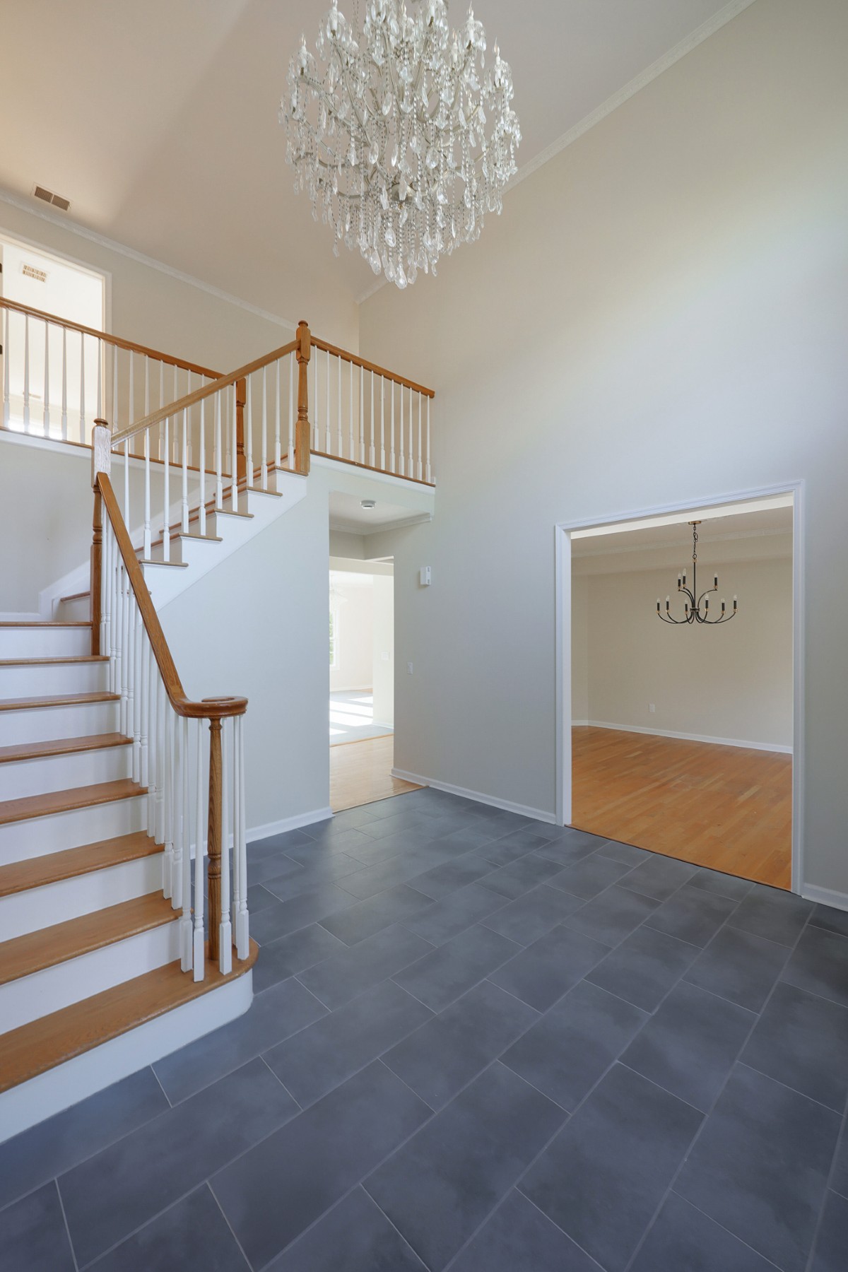  Impressive Seven Bedroom Colonial Offer Privacy and Practicality - 物件實景