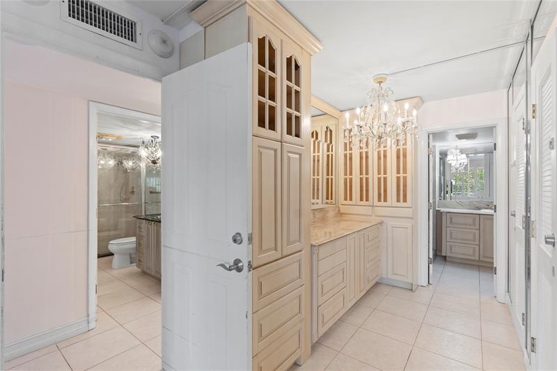 Lauderdale By The Sea, Florida, 33308, United States, 2 Bedrooms Bedrooms, ,2 BathroomsBathrooms,Residential,For Sale,1898422