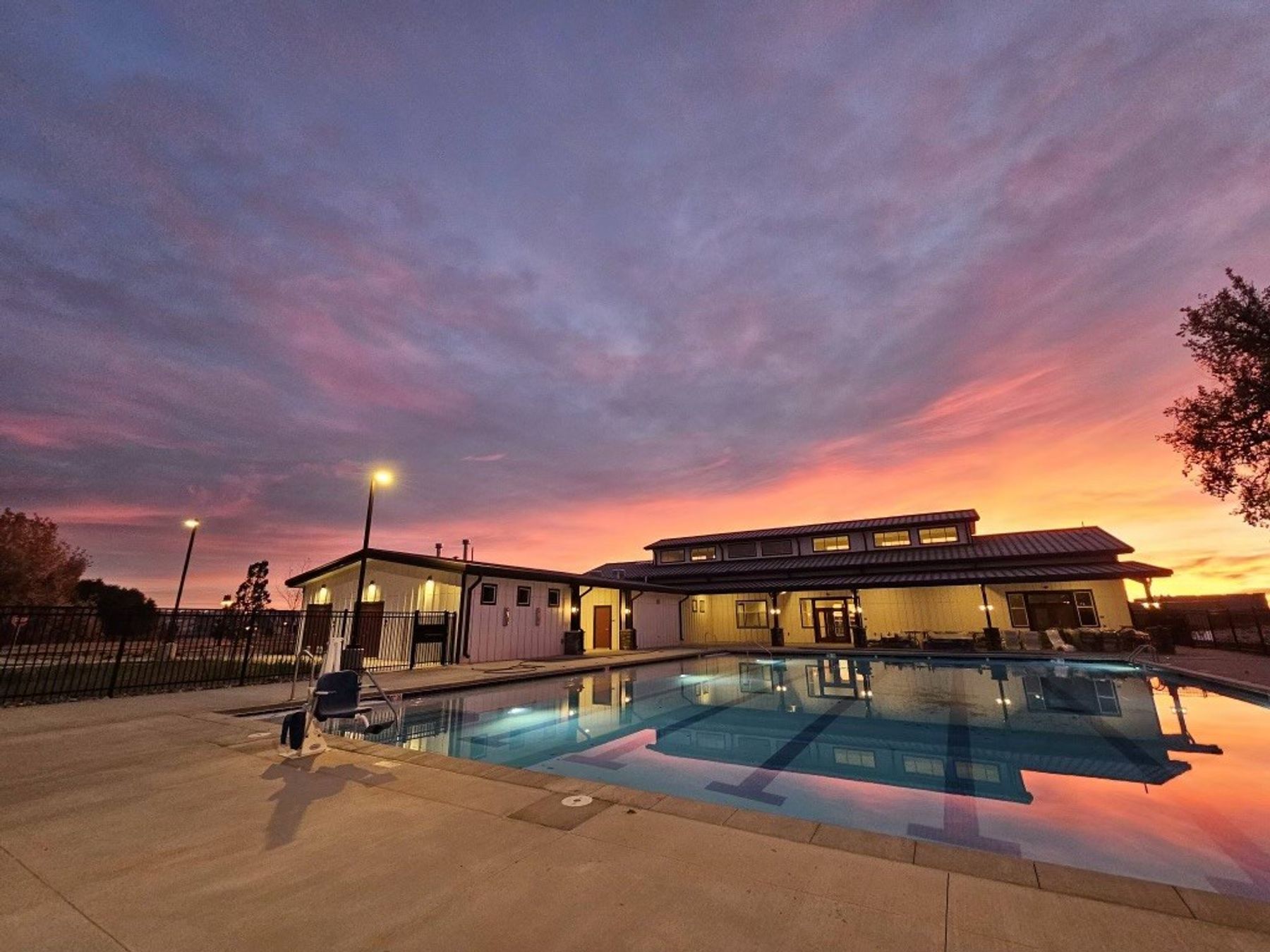  Beautifully Maintained Home Backing to Open Space with Peaceful Views - 物件實景