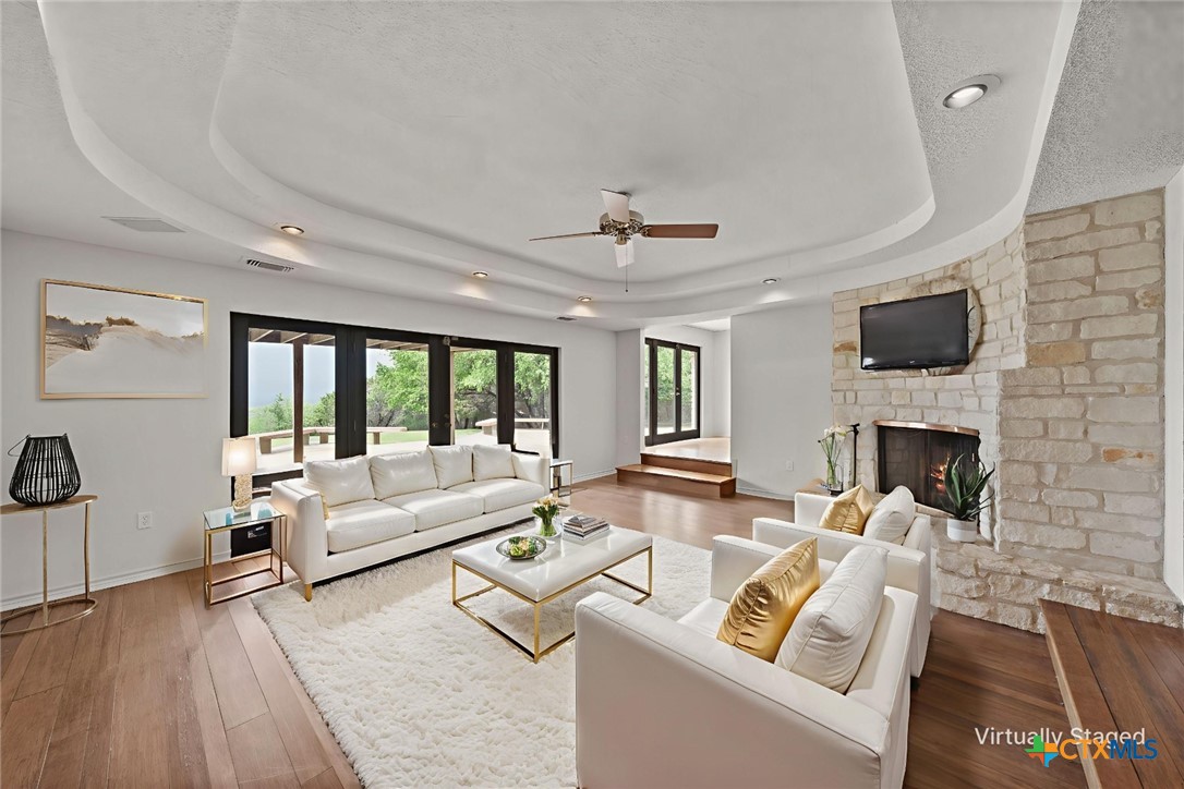 Belton, Texas, 76513, United States, 4 Bedrooms Bedrooms, ,4 BathroomsBathrooms,Residential,For Sale,1989055