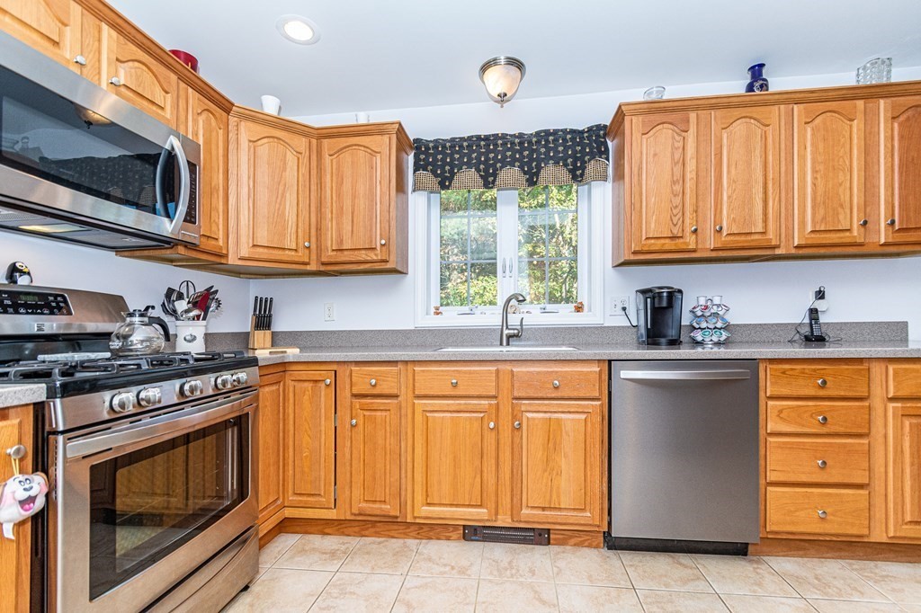 Seabrook, New Hampshire, 03874, United States, 4 Bedrooms Bedrooms, ,3 BathroomsBathrooms,Residential,For Sale,1942793