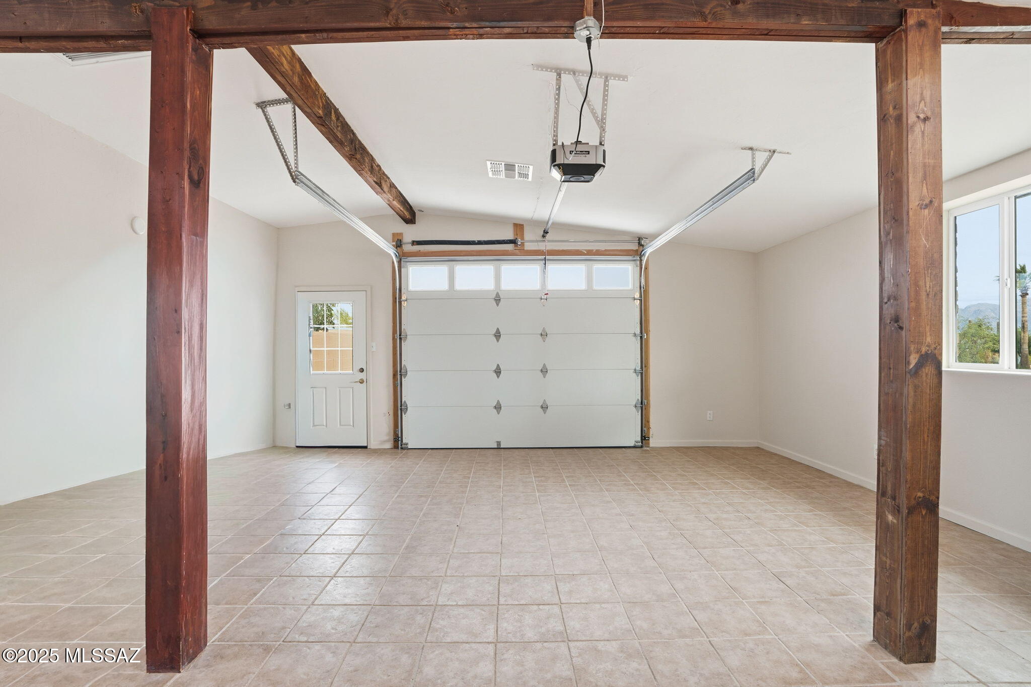 Tucson, Arizona, 85745, United States, 3 Bedrooms Bedrooms, ,3 BathroomsBathrooms,Residential,For Sale,1997512