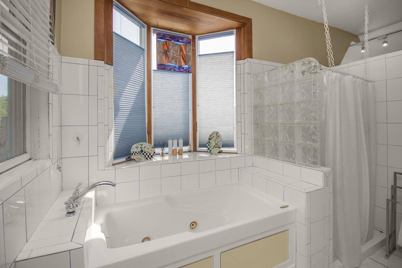 Saint Paul, Minnesota, 55104, United States, 5 Bedrooms Bedrooms, ,3 BathroomsBathrooms,Residential,For Sale,1947967