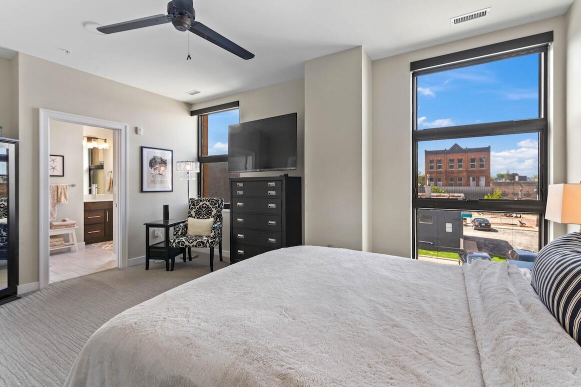 Oconomowoc, Wisconsin, 53066, United States, 1 Bedroom Bedrooms, ,2 BathroomsBathrooms,Residential,For Sale,1819550