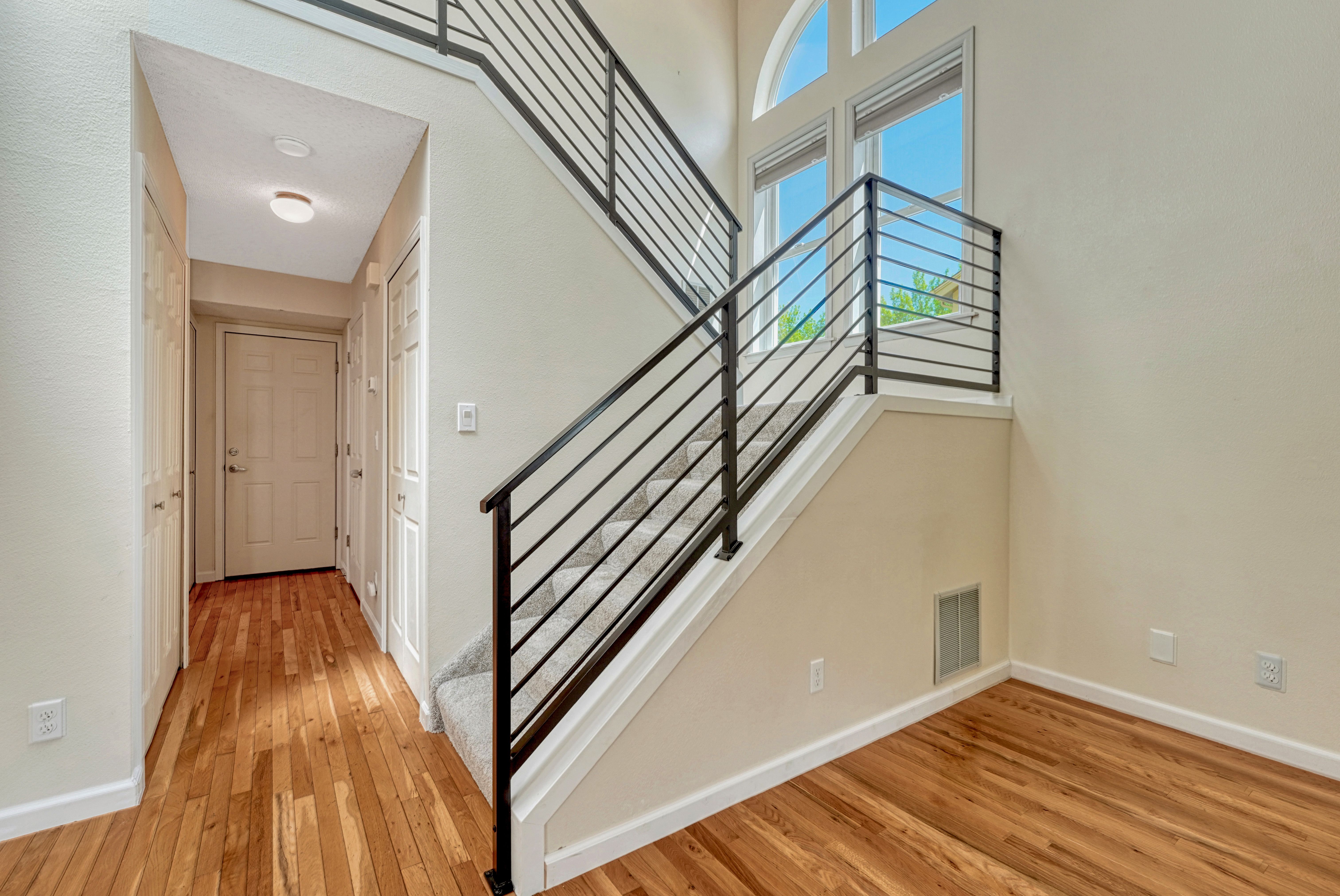  Rockrimmon Townhome with Trail Access & Private Patio - 物件實景