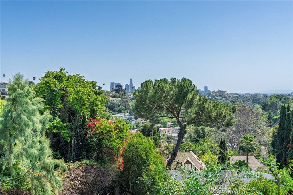 Los Angeles, California, 90026, United States, 3 Bedrooms Bedrooms, ,3 BathroomsBathrooms,Residential,For Sale,2040184