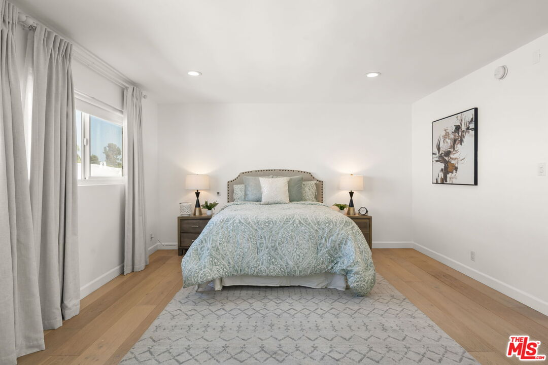 Los Angeles, California, 90046, United States, 3 Bedrooms Bedrooms, ,3 BathroomsBathrooms,Residential,For Sale,1989732