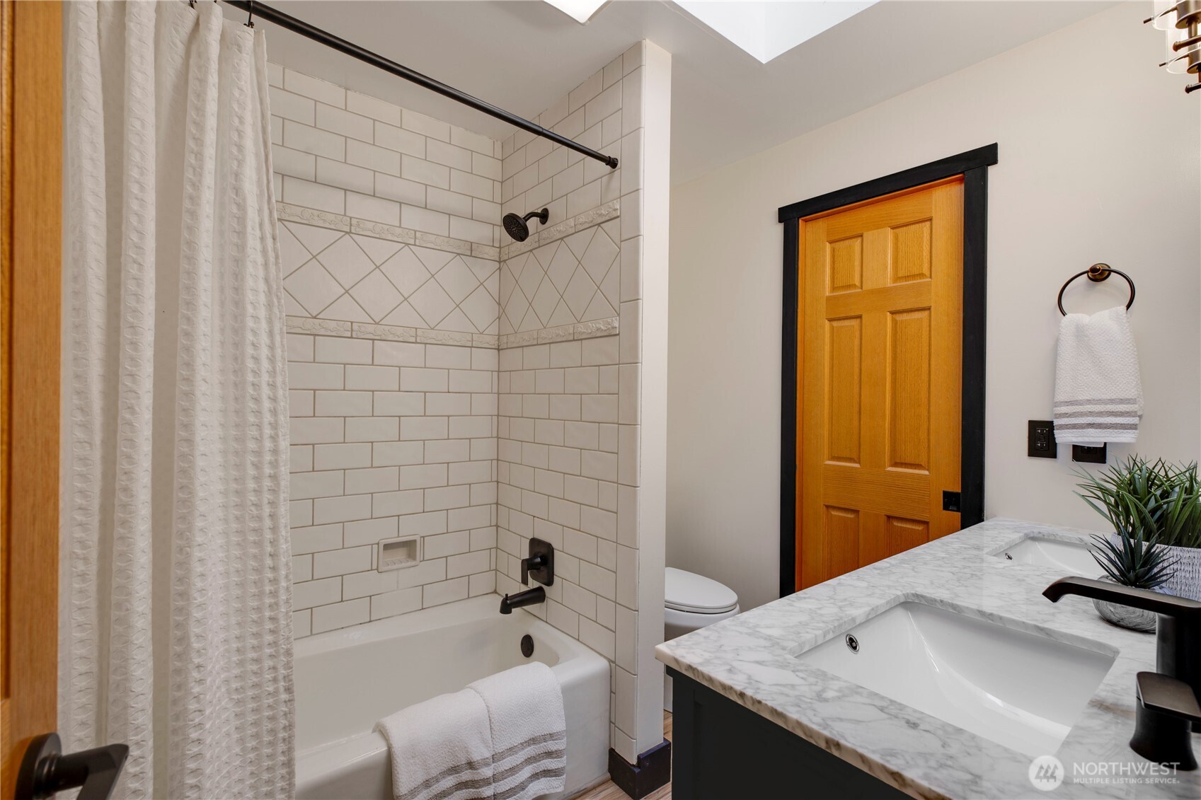 Maple Valley, Washington, 98038, United States, 3 Bedrooms Bedrooms, ,1 BathroomBathrooms,Residential,For Sale,1949722