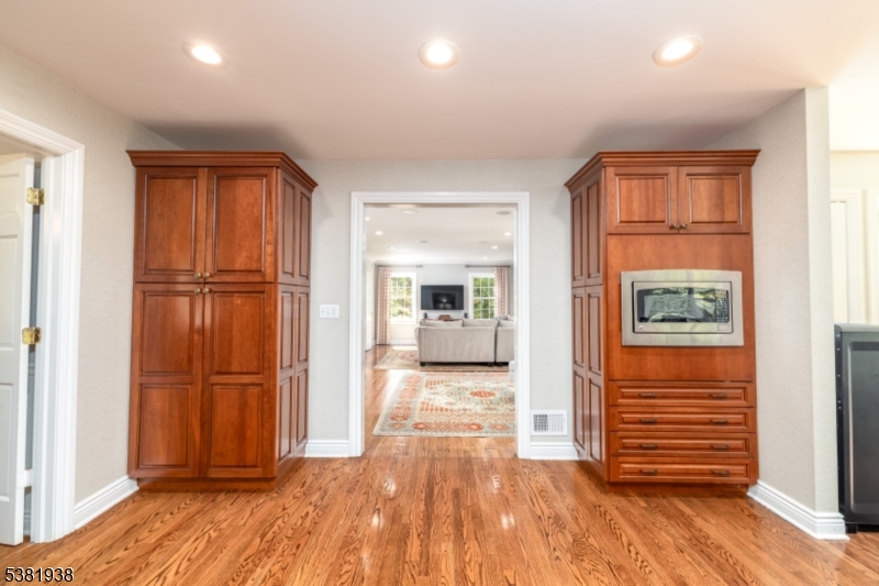 Chatham Boro, New Jersey, 07928, United States, 4 Bedrooms Bedrooms, ,3 BathroomsBathrooms,Residential,For Sale,1941071