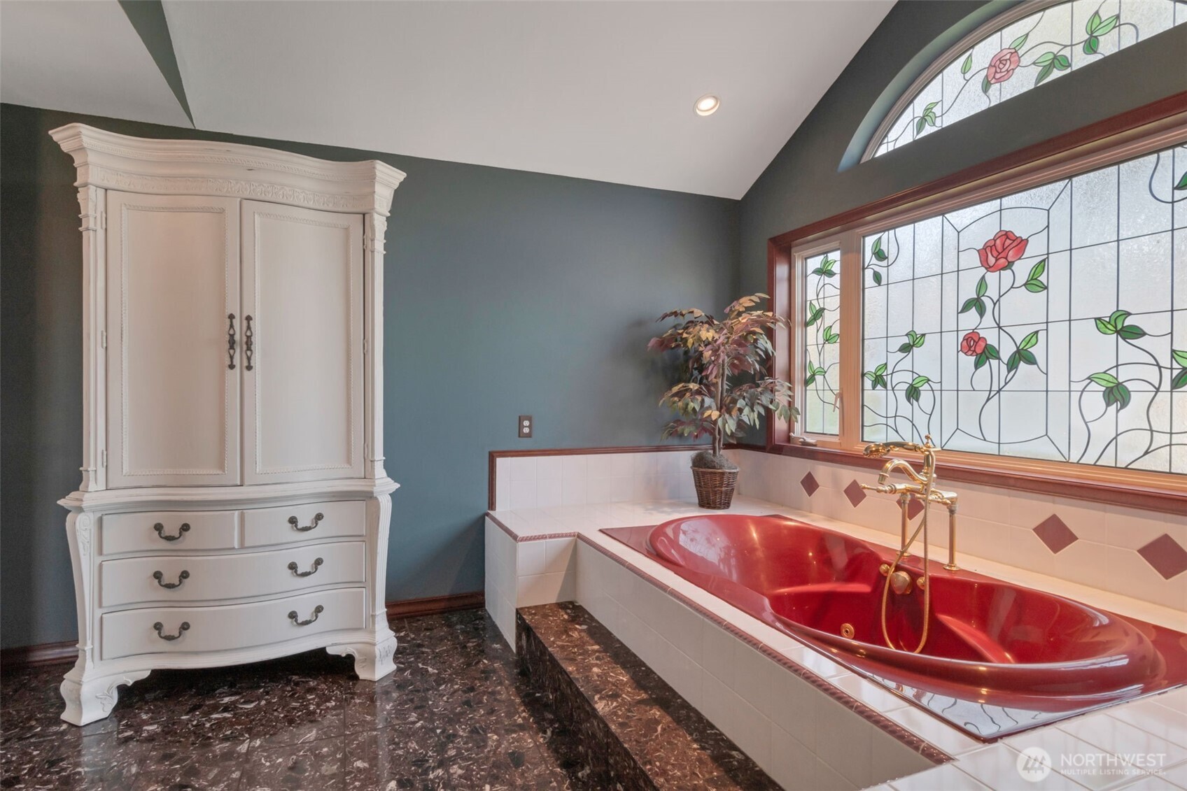 Clinton, Washington, 98236, United States, 4 Bedrooms Bedrooms, ,3 BathroomsBathrooms,Residential,For Sale,1990497