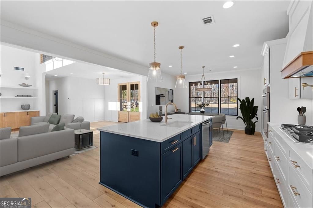 Gainesville, Georgia, 30506, United States, 5 Bedrooms Bedrooms, ,6 BathroomsBathrooms,Residential,For Sale,1908175